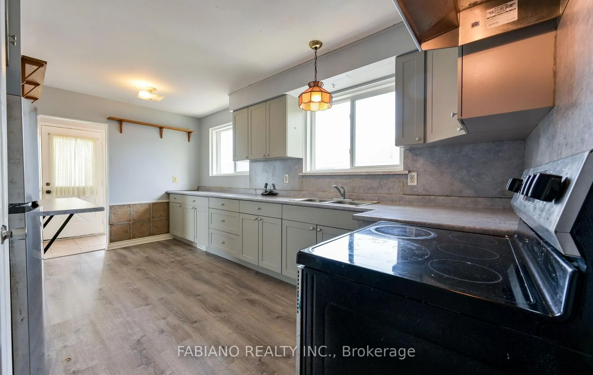 Photo 10 of 35 Murchison Crescent, Etobicoke, Mount Olive-Silverstone-Jamestown — HOMEH