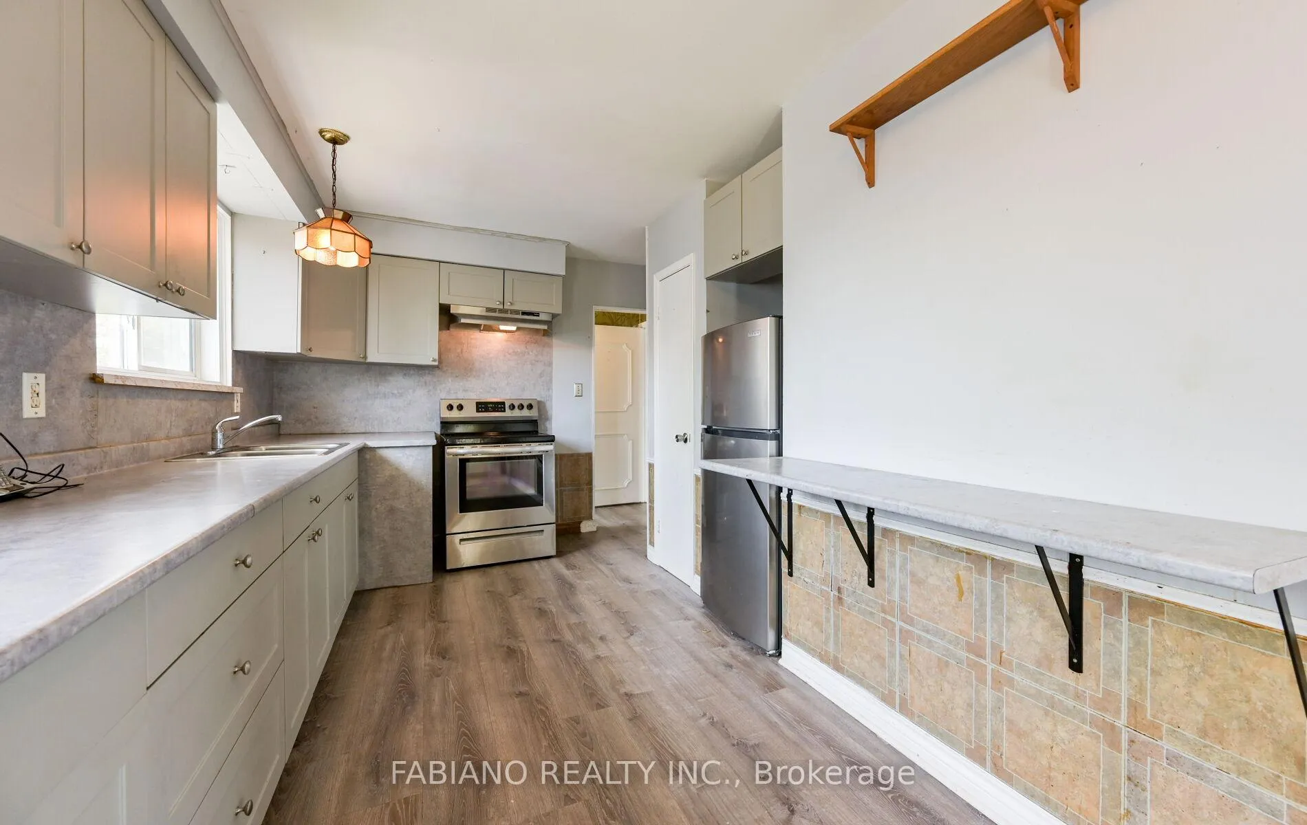 Photo 11 of 35 Murchison Crescent, Etobicoke, Mount Olive-Silverstone-Jamestown — HOMEH