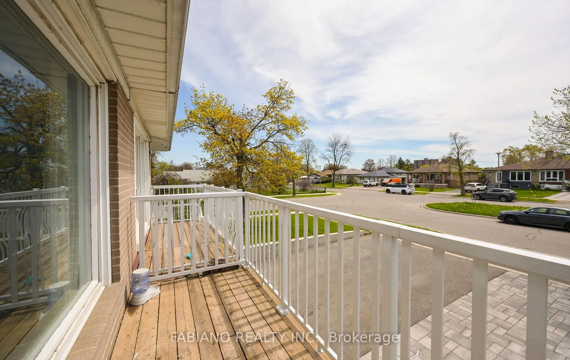 Photo 16 of 35 Murchison Crescent, Etobicoke, Mount Olive-Silverstone-Jamestown — HOMEH