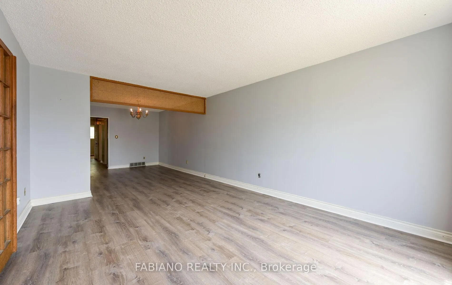 Photo 18 of 35 Murchison Crescent, Etobicoke, Mount Olive-Silverstone-Jamestown — HOMEH