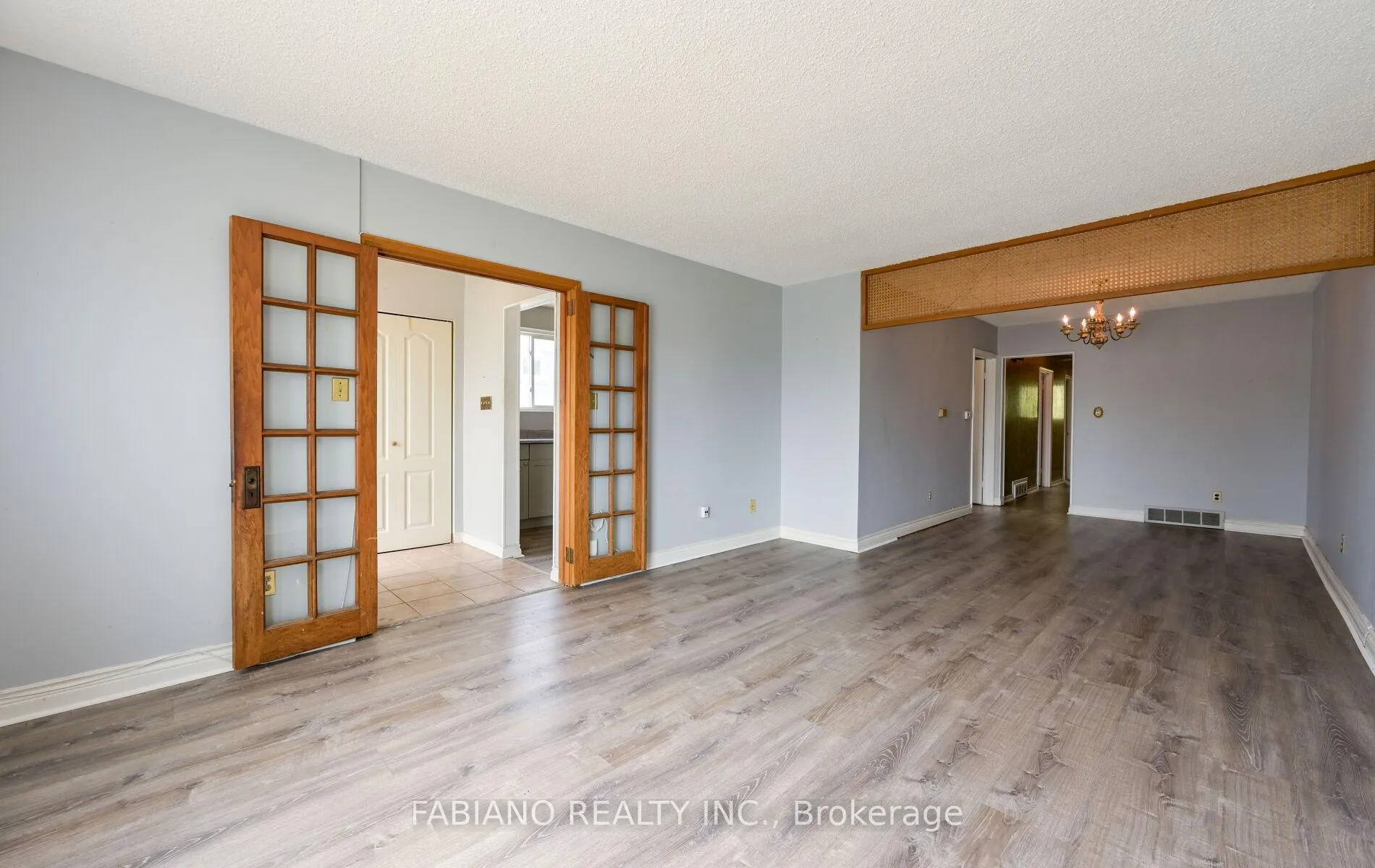 Photo 19 of 35 Murchison Crescent, Etobicoke, Mount Olive-Silverstone-Jamestown — HOMEH