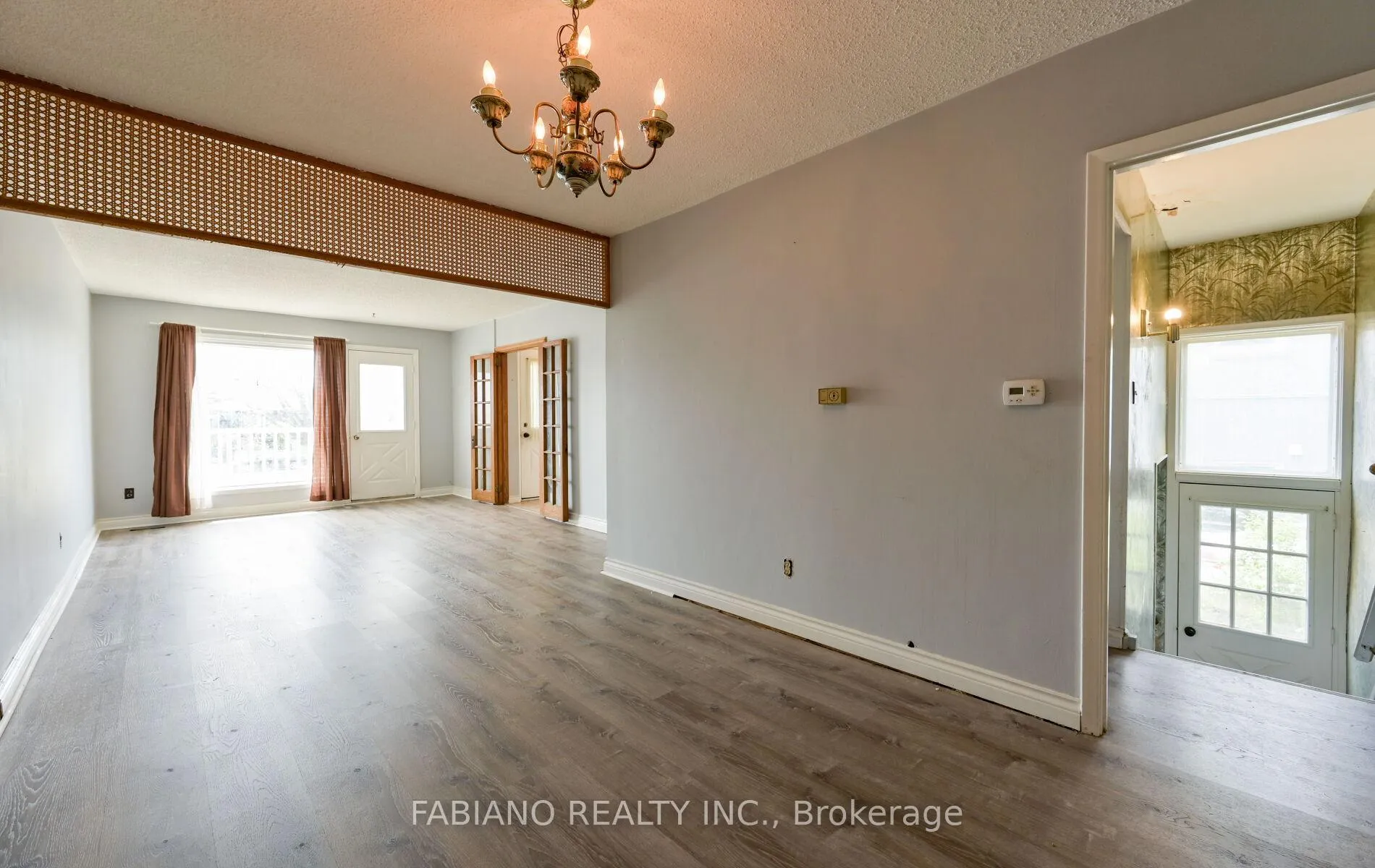 Photo 21 of 35 Murchison Crescent, Etobicoke, Mount Olive-Silverstone-Jamestown — HOMEH