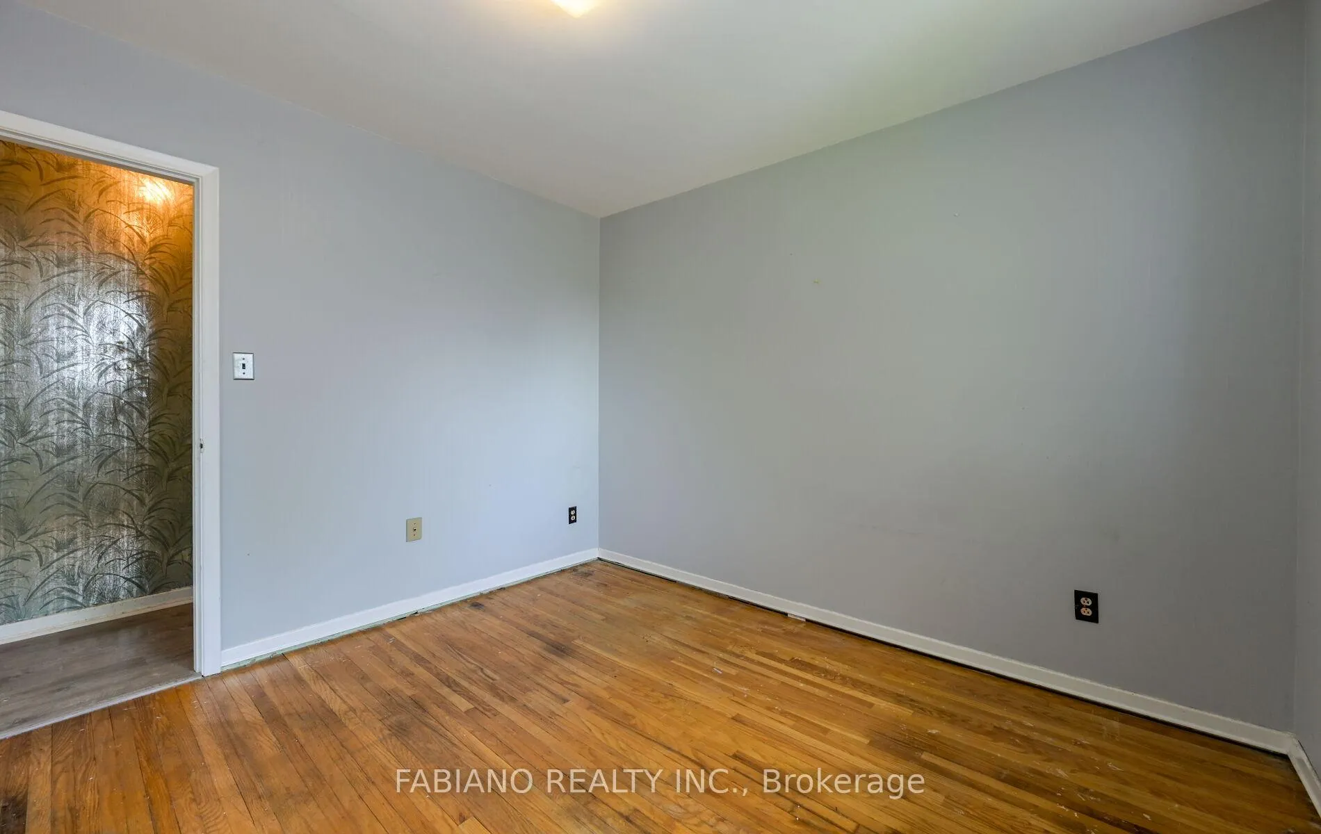 Photo 23 of 35 Murchison Crescent, Etobicoke, Mount Olive-Silverstone-Jamestown — HOMEH