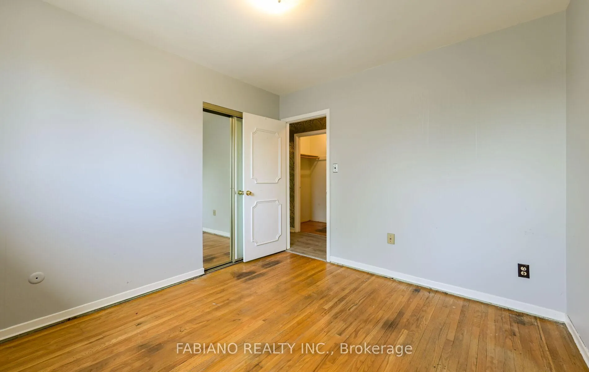 Photo 24 of 35 Murchison Crescent, Etobicoke, Mount Olive-Silverstone-Jamestown — HOMEH