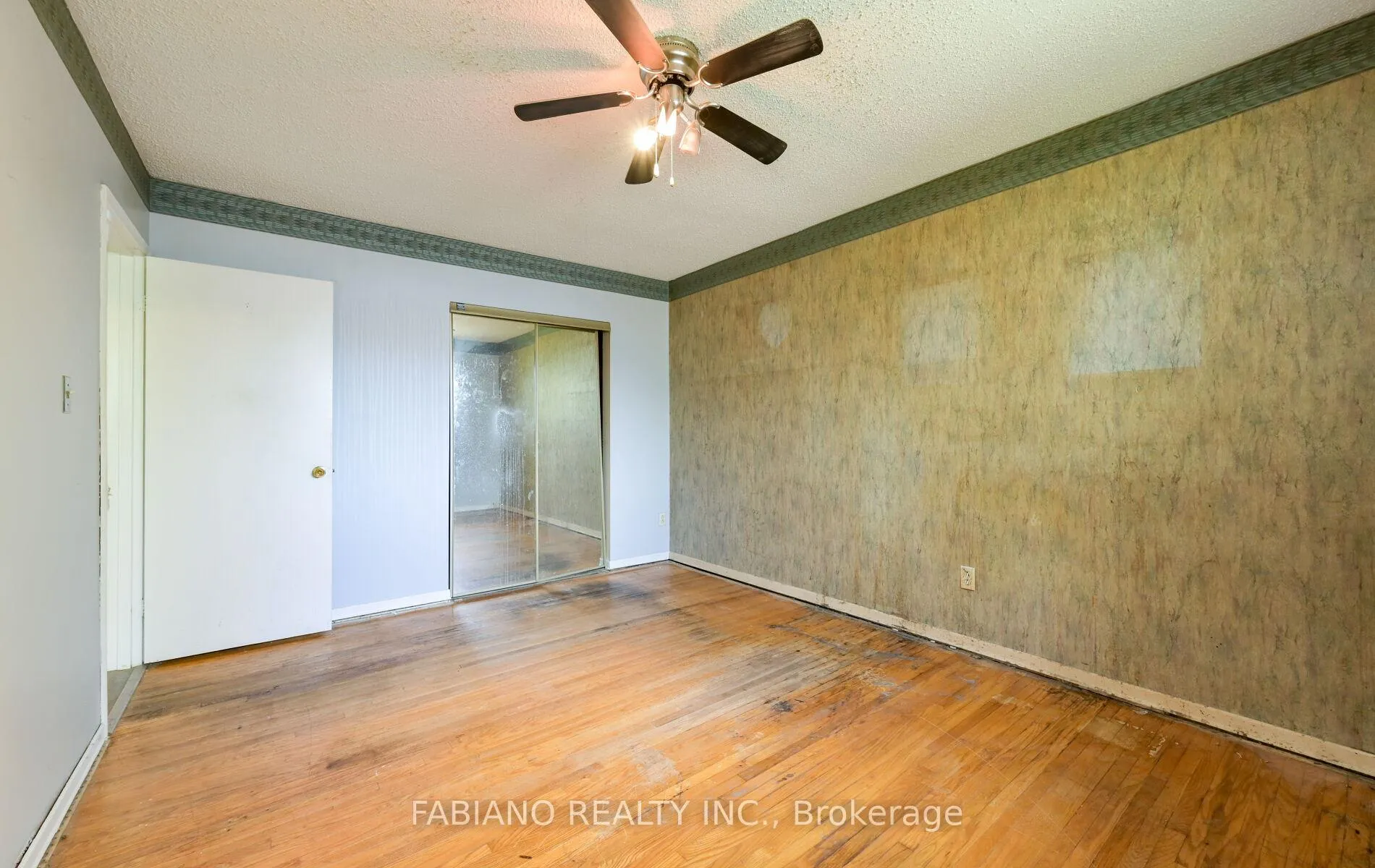 Photo 28 of 35 Murchison Crescent, Etobicoke, Mount Olive-Silverstone-Jamestown — HOMEH