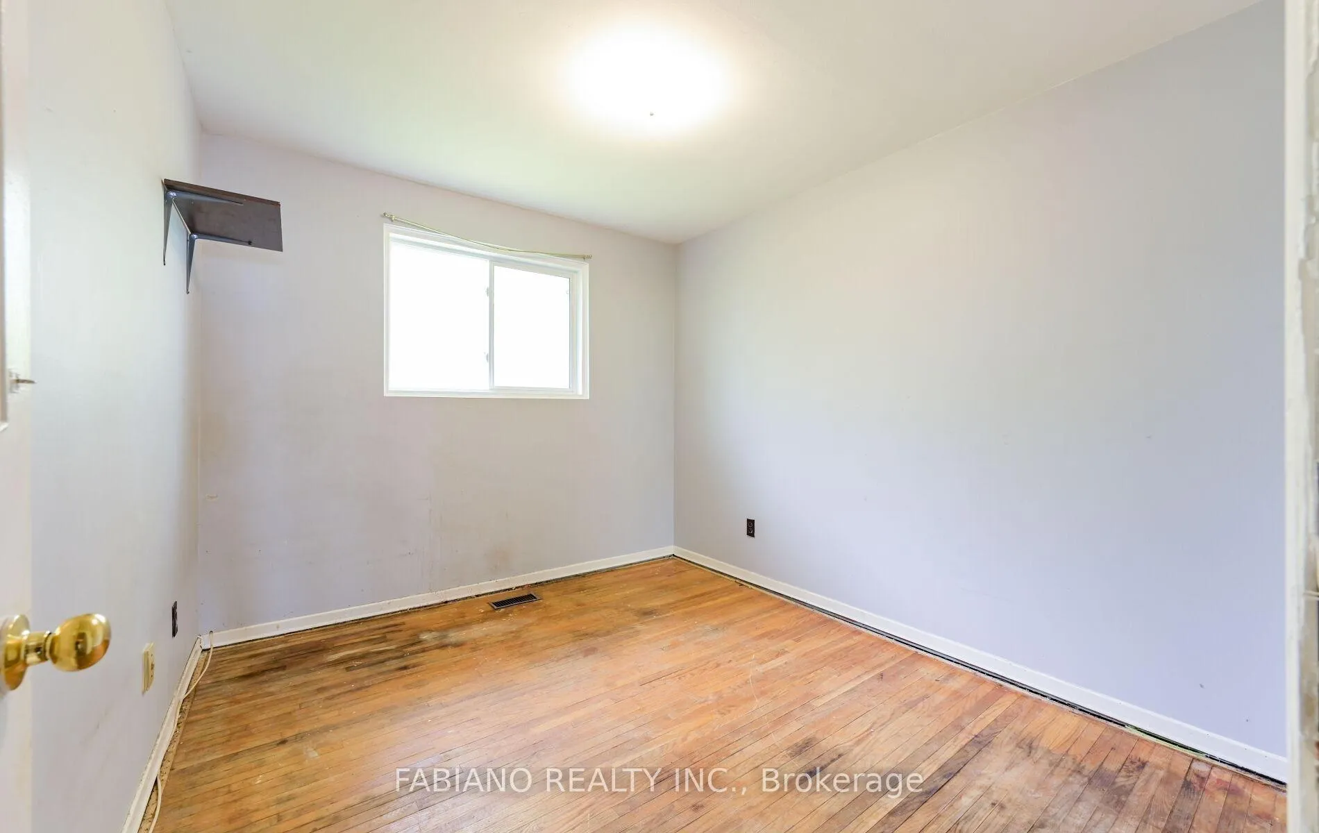 Photo 29 of 35 Murchison Crescent, Etobicoke, Mount Olive-Silverstone-Jamestown — HOMEH