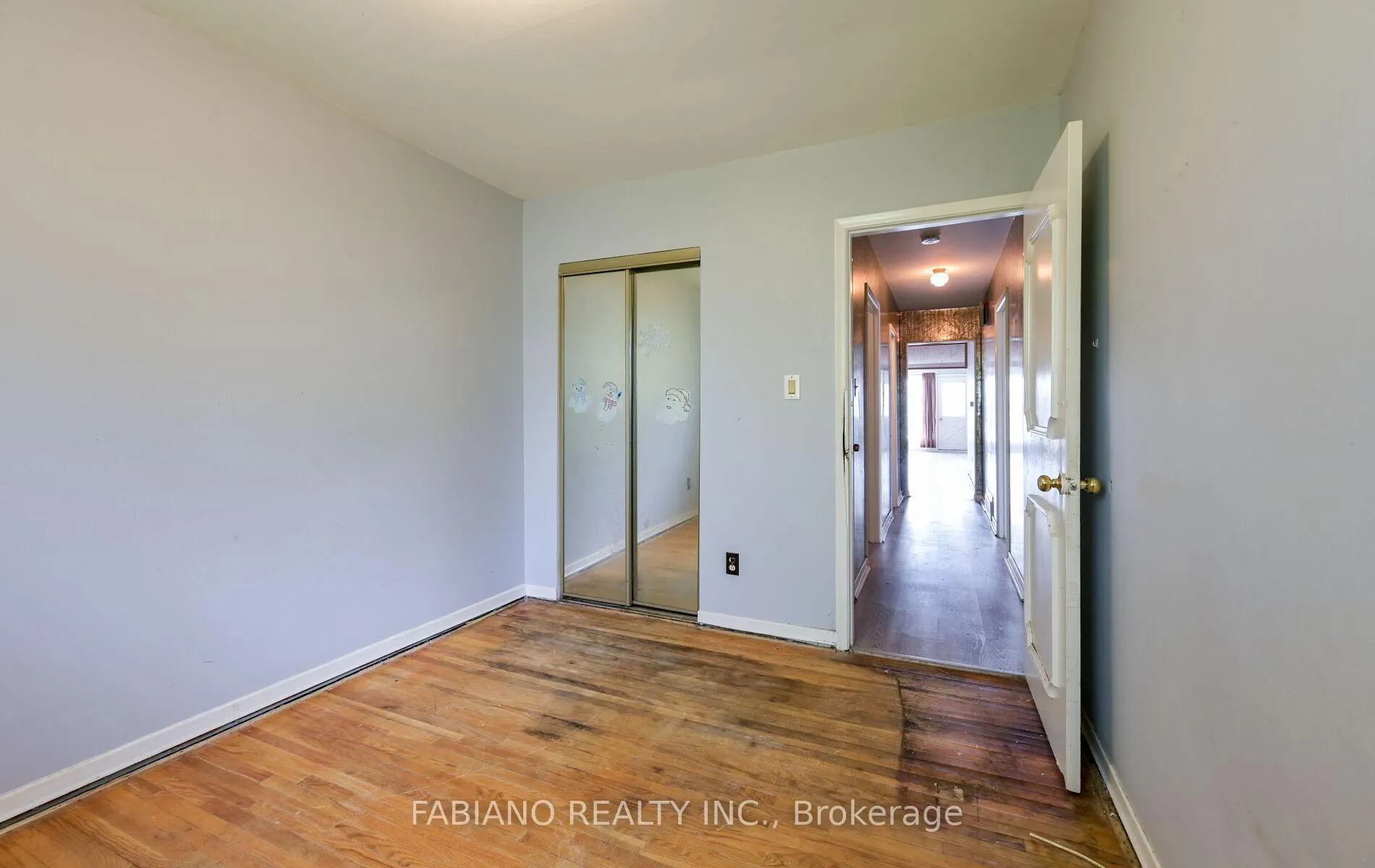 Photo 30 of 35 Murchison Crescent, Etobicoke, Mount Olive-Silverstone-Jamestown — HOMEH