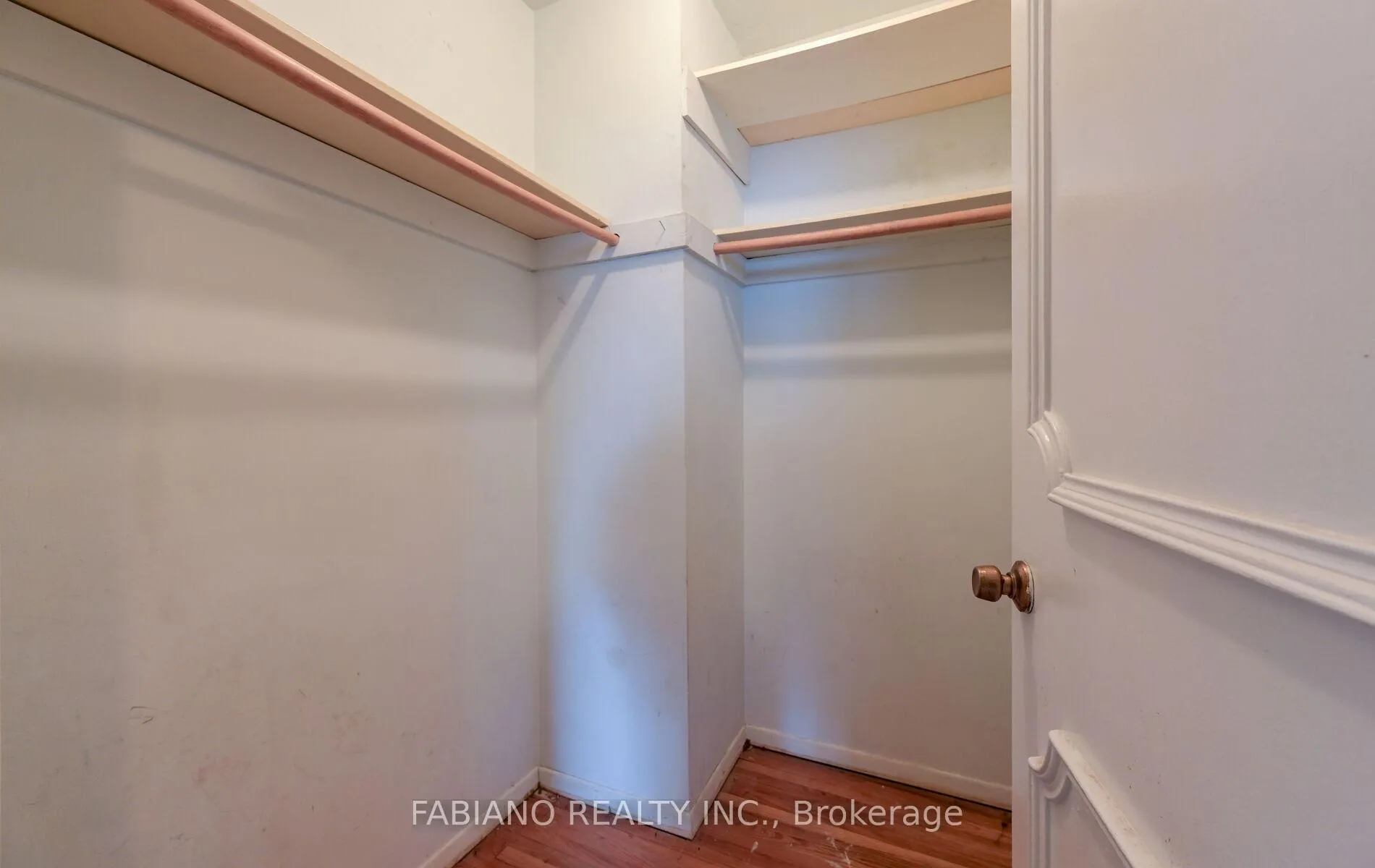Photo 31 of 35 Murchison Crescent, Etobicoke, Mount Olive-Silverstone-Jamestown — HOMEH