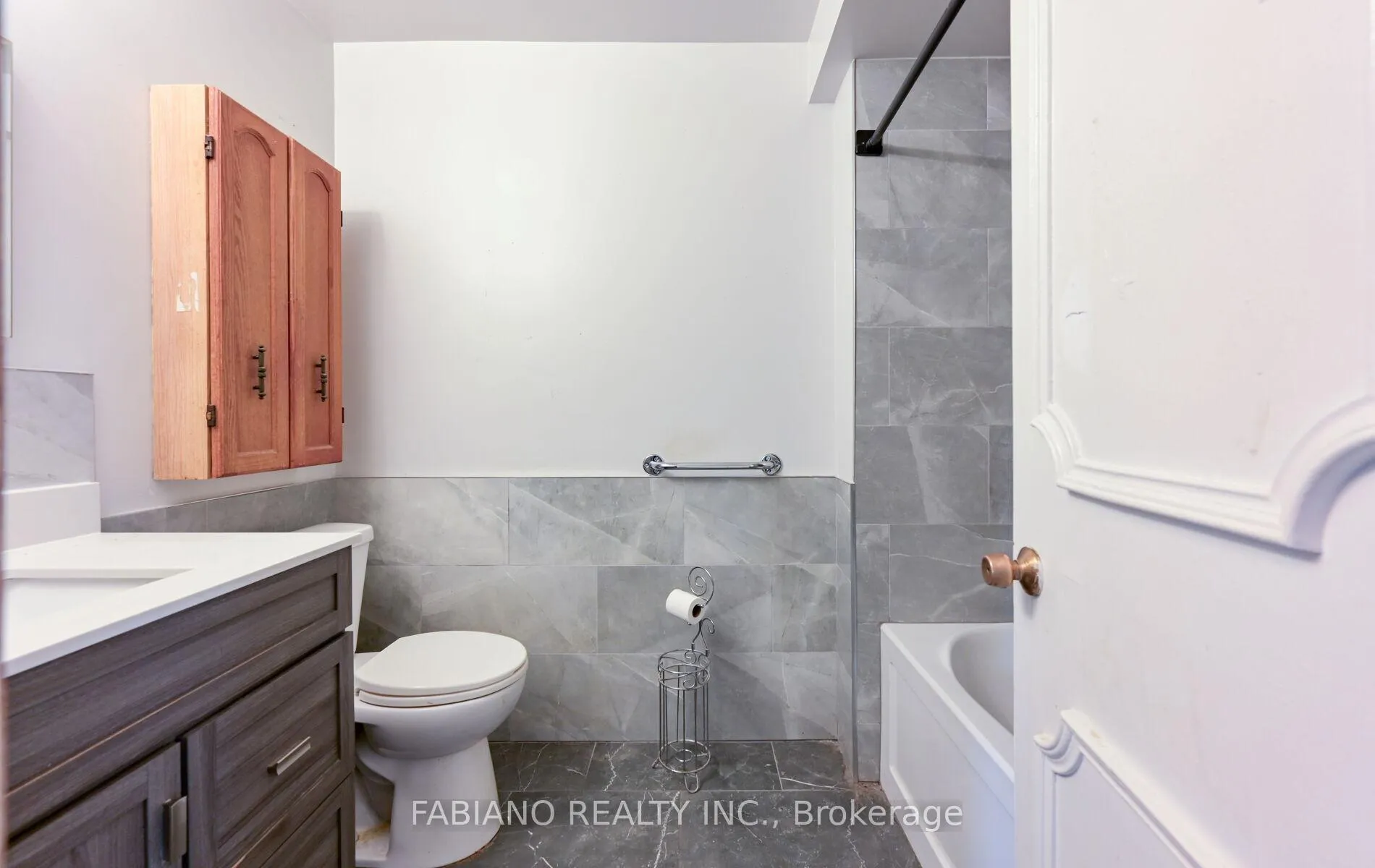 Photo 32 of 35 Murchison Crescent, Etobicoke, Mount Olive-Silverstone-Jamestown — HOMEH