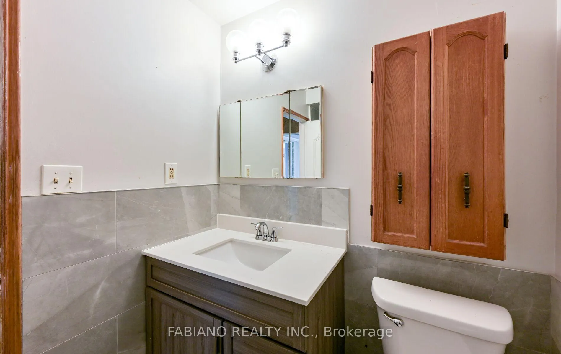 Photo 33 of 35 Murchison Crescent, Etobicoke, Mount Olive-Silverstone-Jamestown — HOMEH