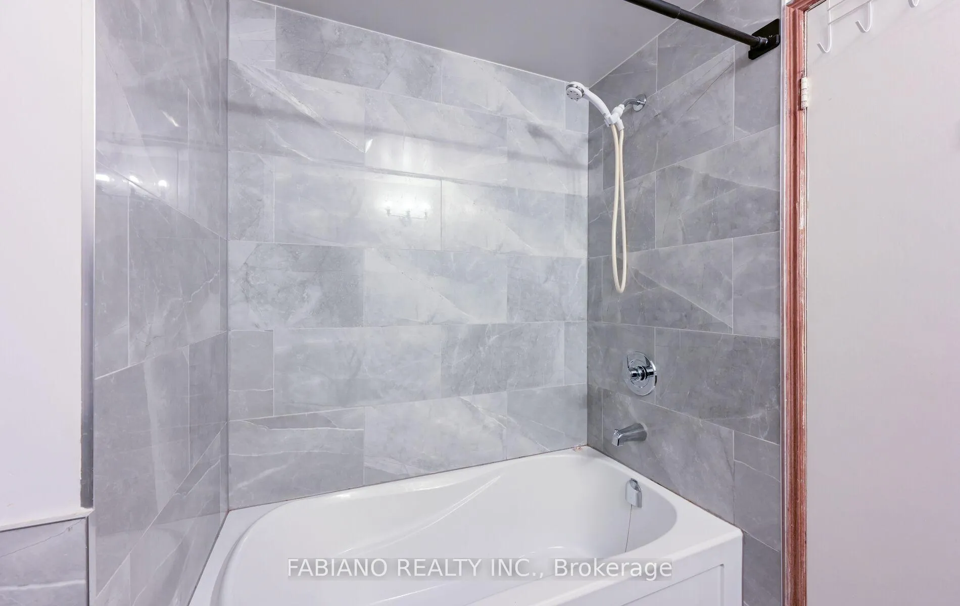 Photo 34 of 35 Murchison Crescent, Etobicoke, Mount Olive-Silverstone-Jamestown — HOMEH
