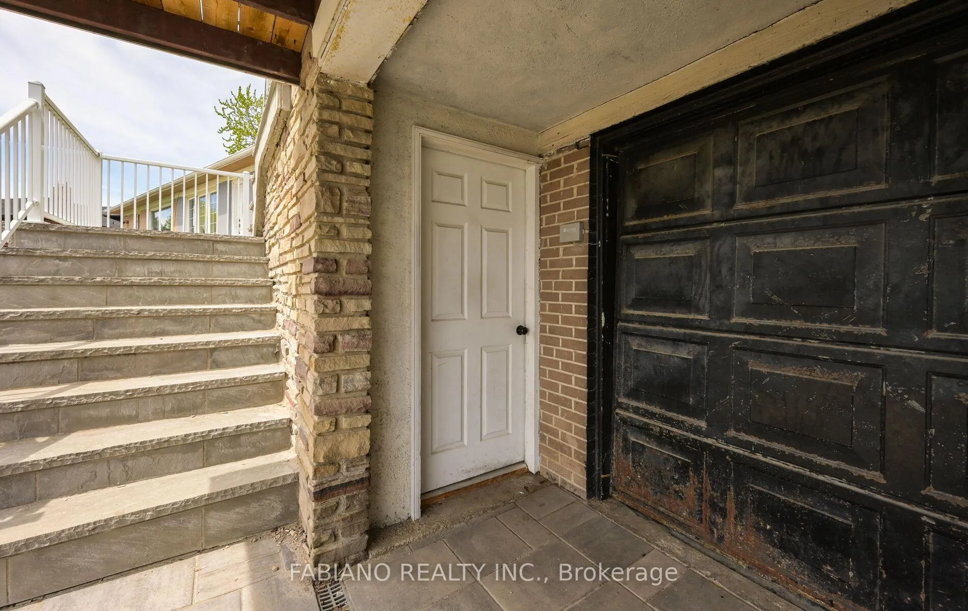 Photo 37 of 35 Murchison Crescent, Etobicoke, Mount Olive-Silverstone-Jamestown — HOMEH