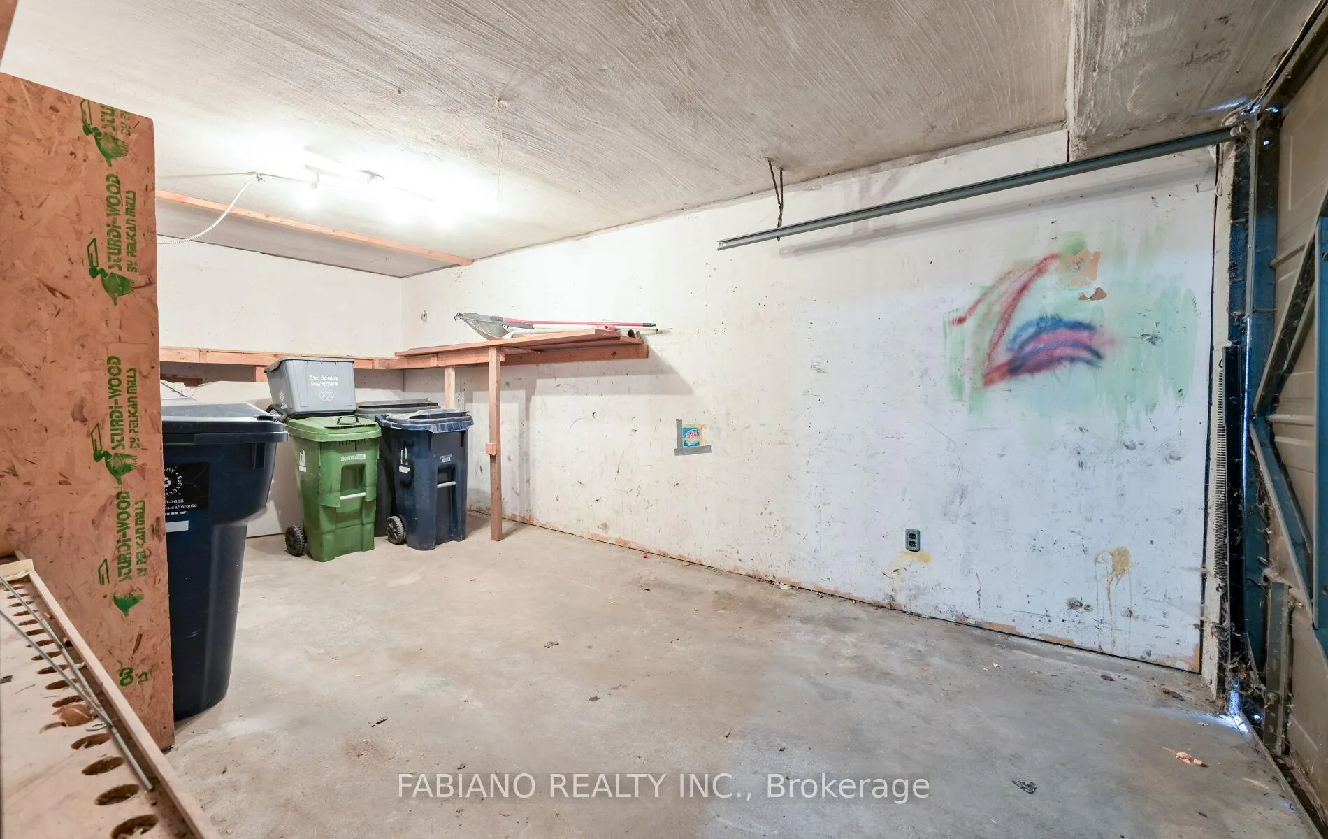Photo 43 of 35 Murchison Crescent, Etobicoke, Mount Olive-Silverstone-Jamestown — HOMEH