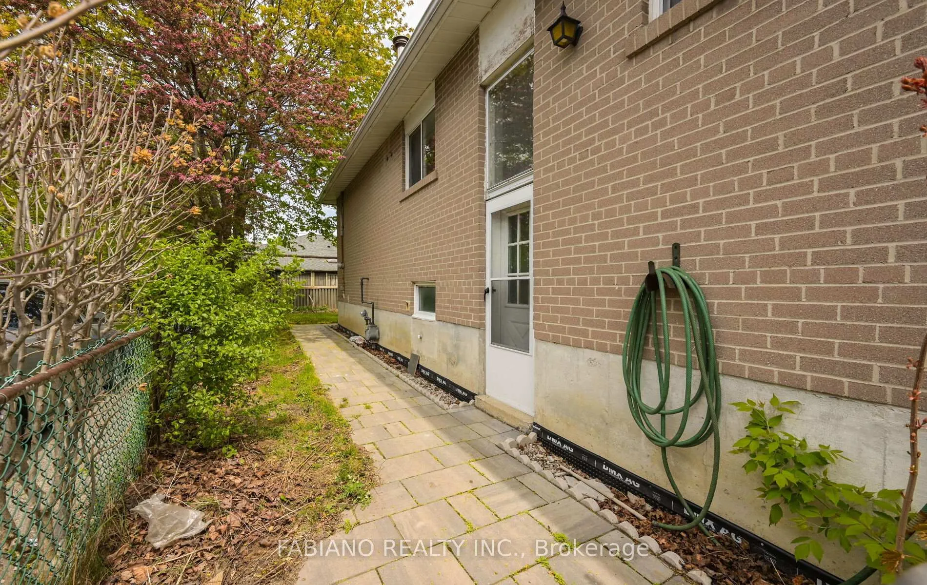 Photo 44 of 35 Murchison Crescent, Etobicoke, Mount Olive-Silverstone-Jamestown — HOMEH