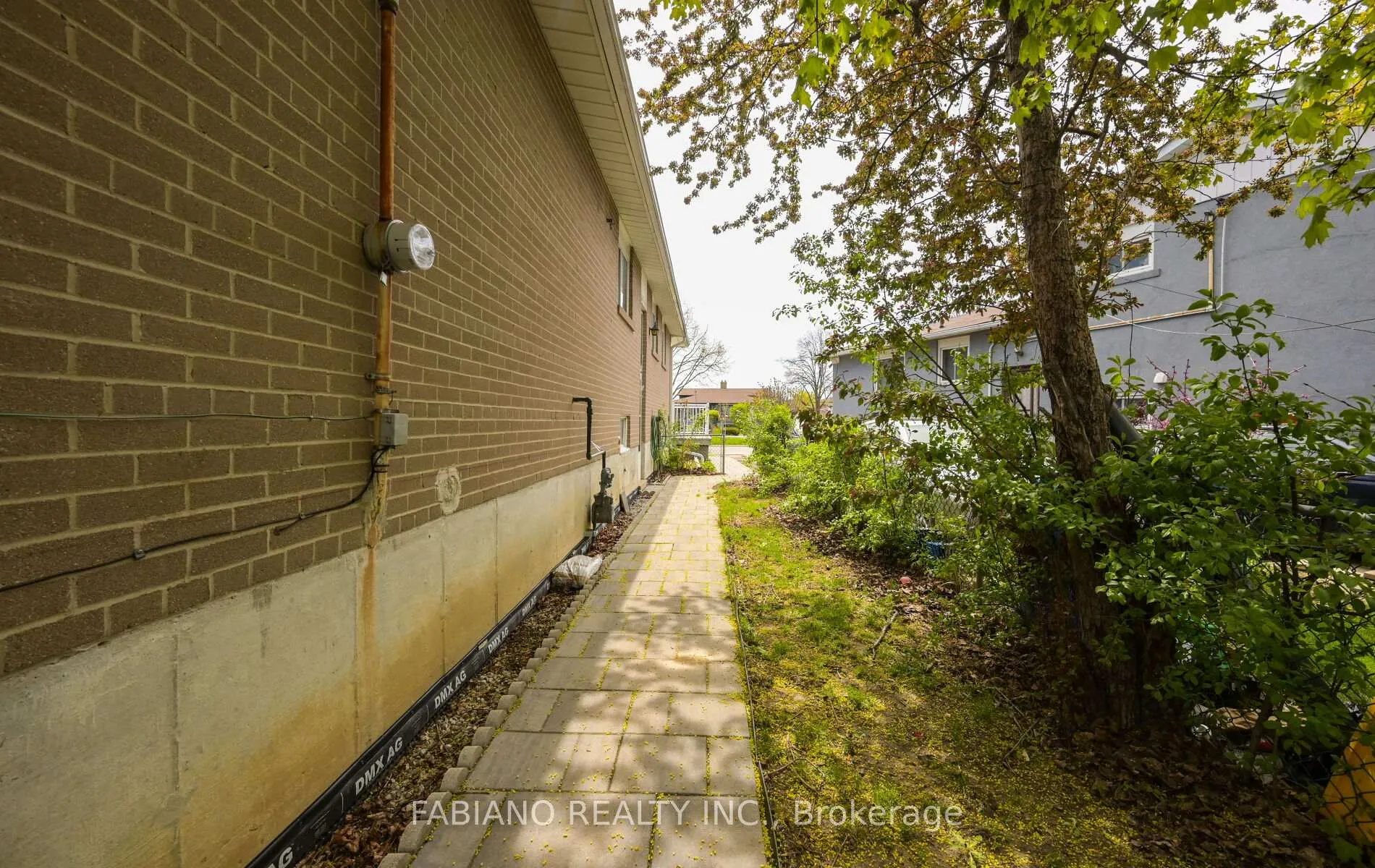 Photo 45 of 35 Murchison Crescent, Etobicoke, Mount Olive-Silverstone-Jamestown — HOMEH