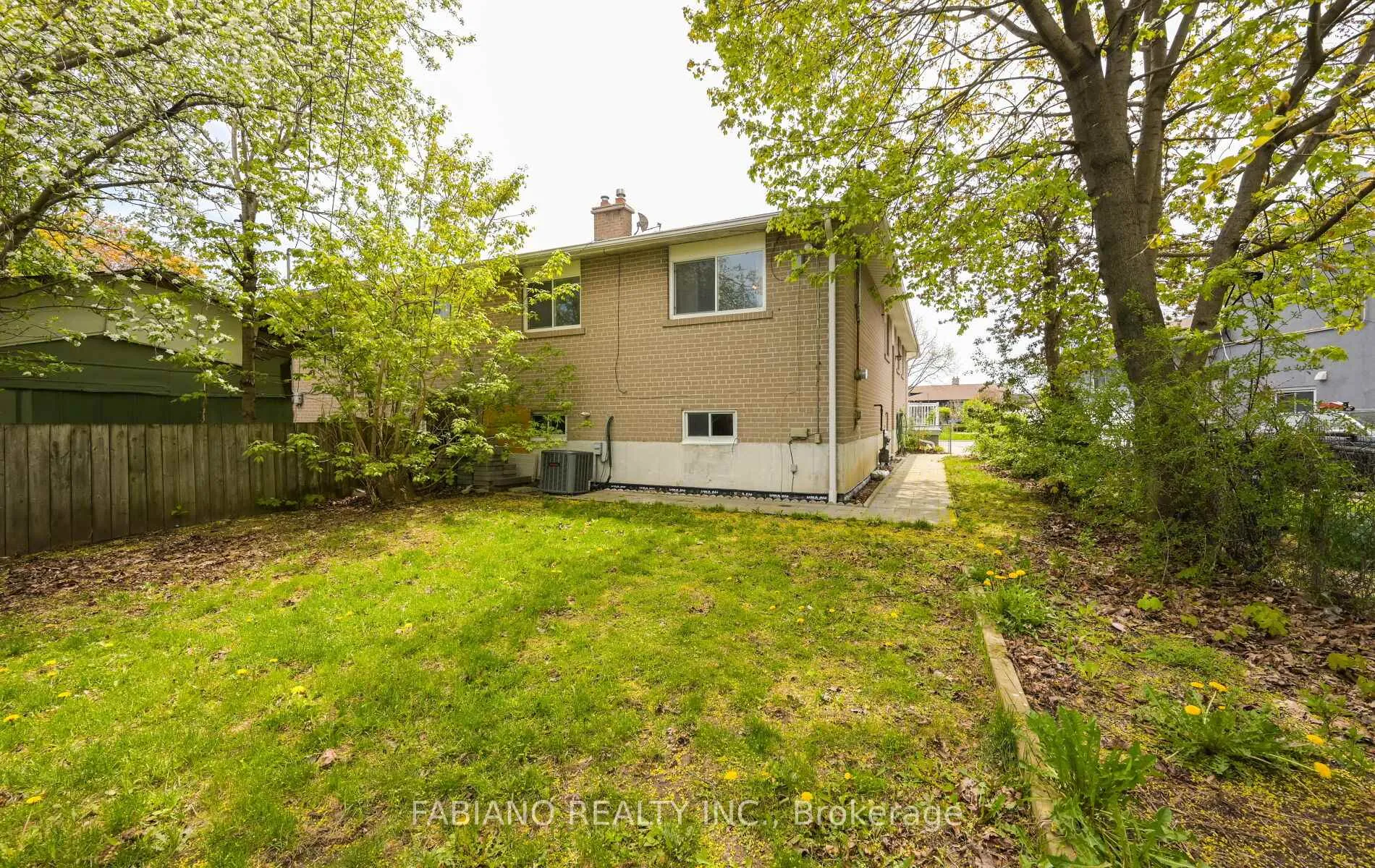 Photo 50 of 35 Murchison Crescent, Etobicoke, Mount Olive-Silverstone-Jamestown — HOMEH