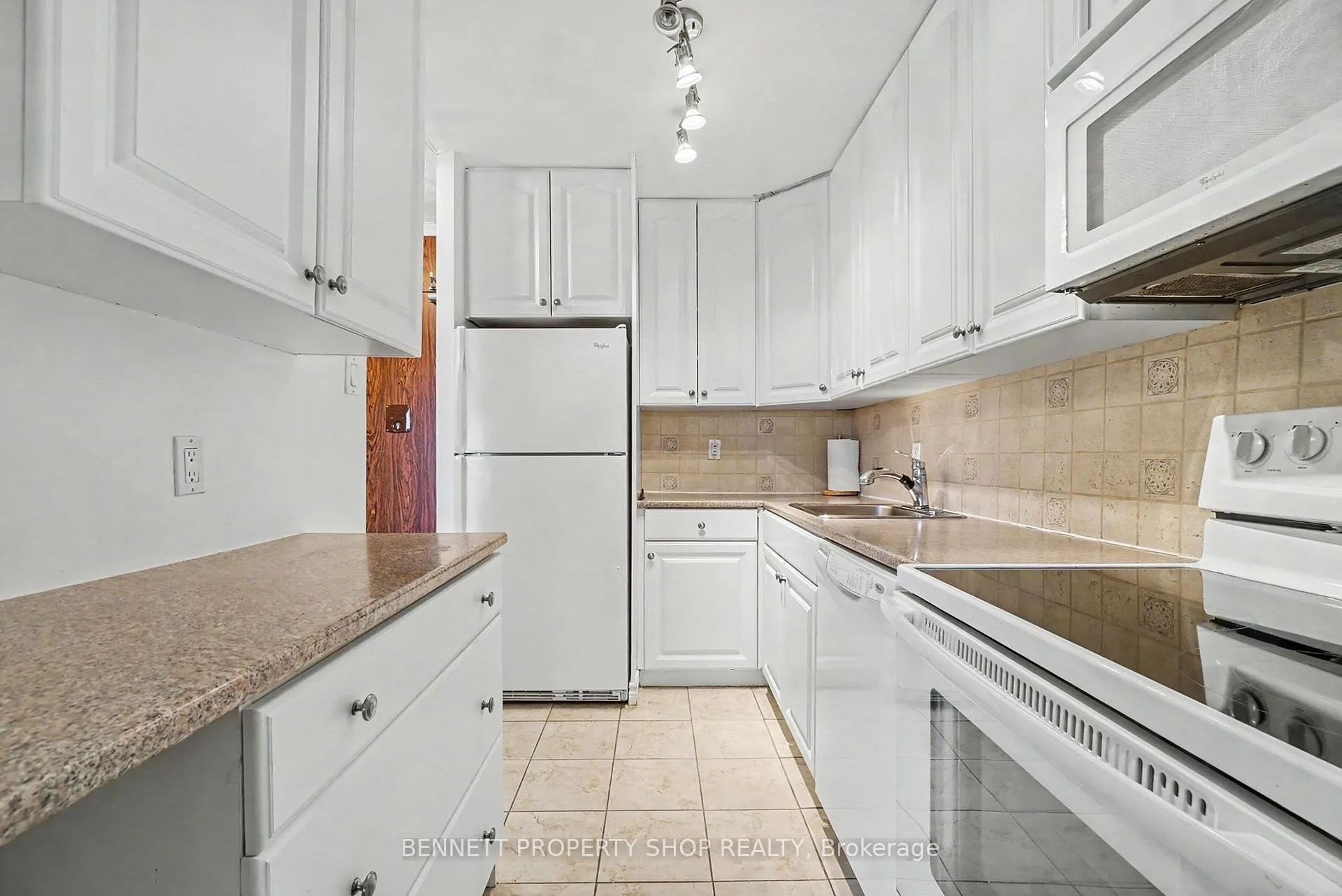 Photo 5 of Unit 410, 2000 Jasmine Crescent, Ottawa, Beacon Hill South — HOMEH