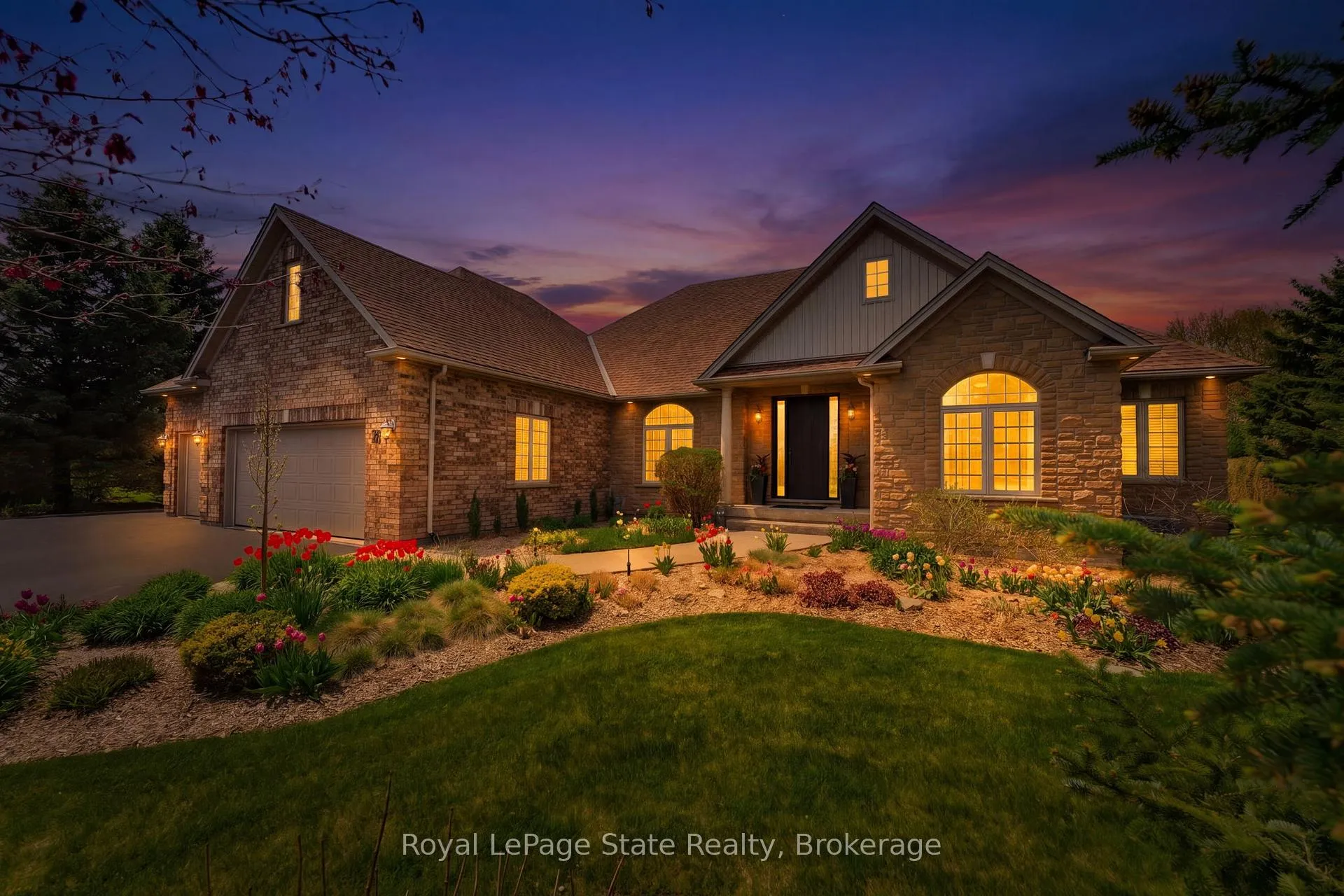 Photo 7 of 20 Savona Crescent, Hamilton, Rural Flamborough — HOMEH