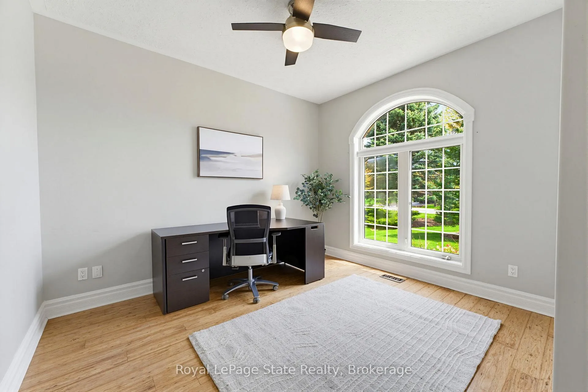 Photo 11 of 20 Savona Crescent, Hamilton, Rural Flamborough — HOMEH