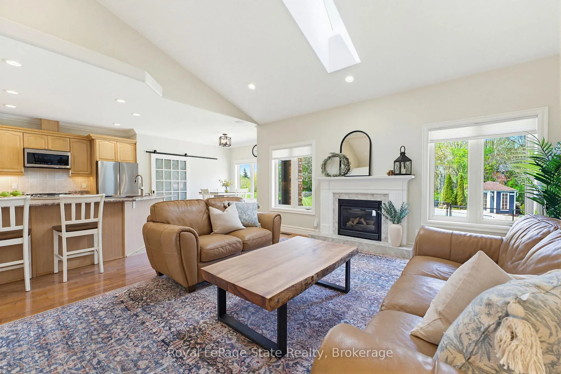 Photo 12 of 20 Savona Crescent, Hamilton, Rural Flamborough — HOMEH