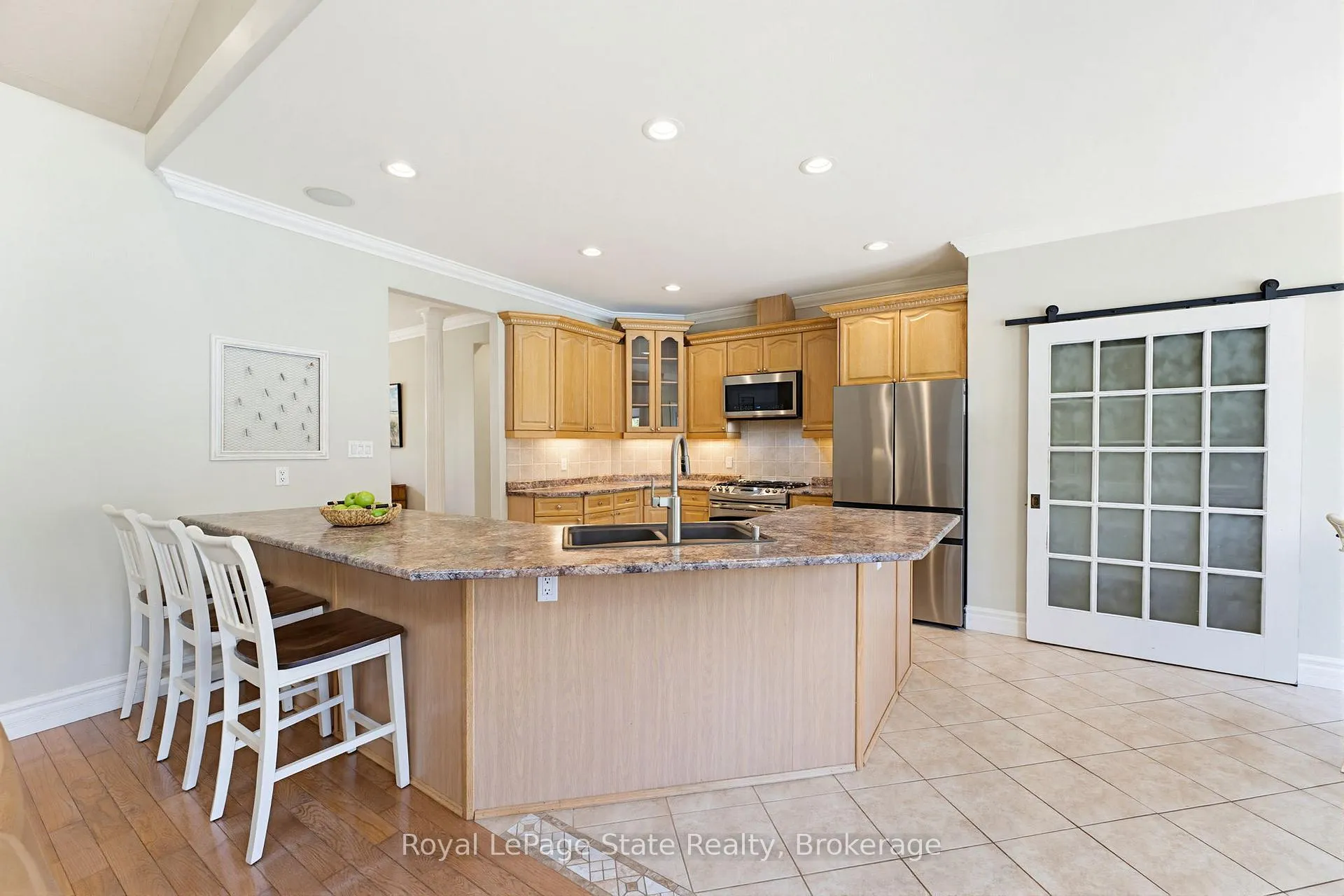 Photo 14 of 20 Savona Crescent, Hamilton, Rural Flamborough — HOMEH