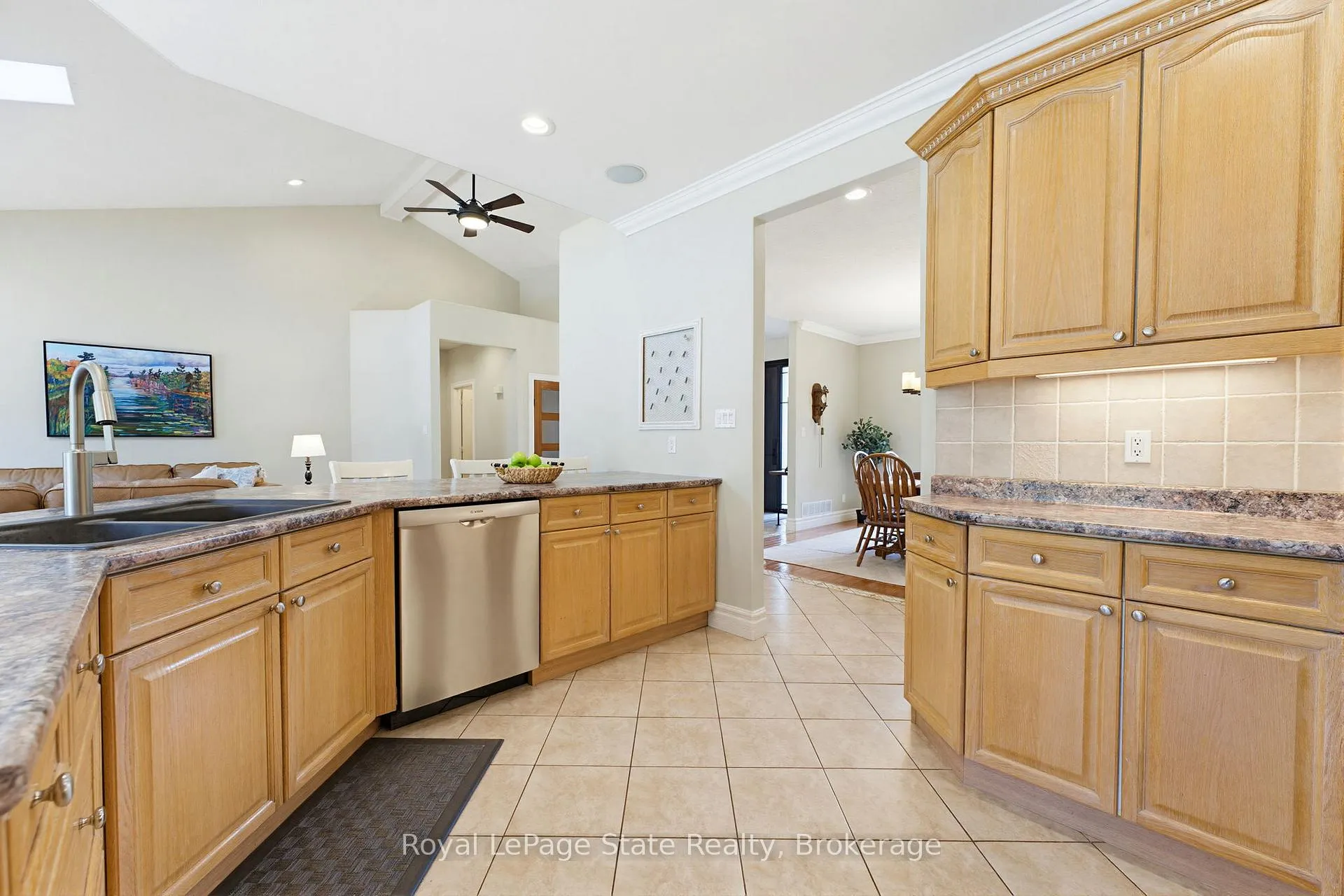 Photo 16 of 20 Savona Crescent, Hamilton, Rural Flamborough — HOMEH