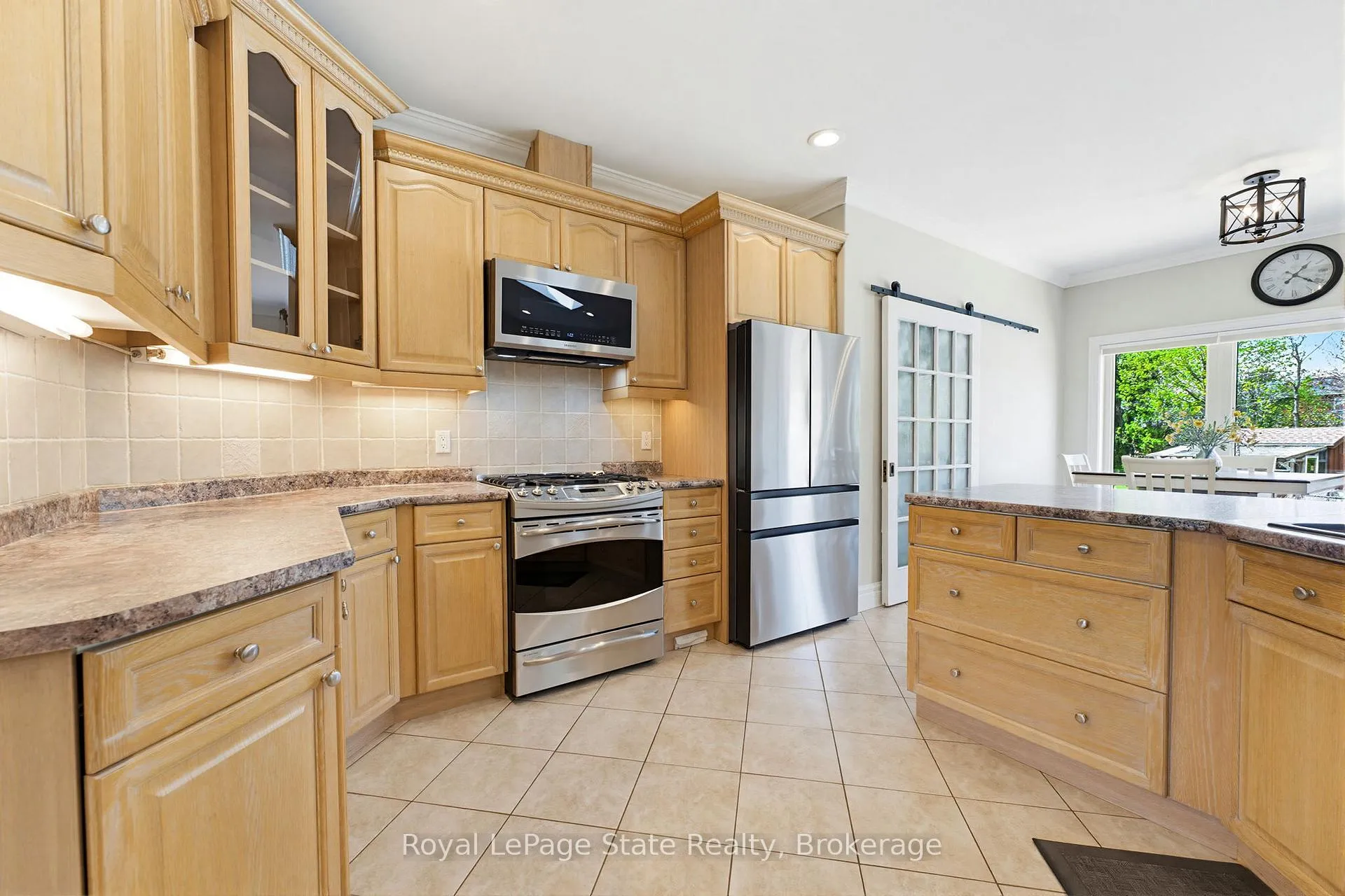 Photo 17 of 20 Savona Crescent, Hamilton, Rural Flamborough — HOMEH