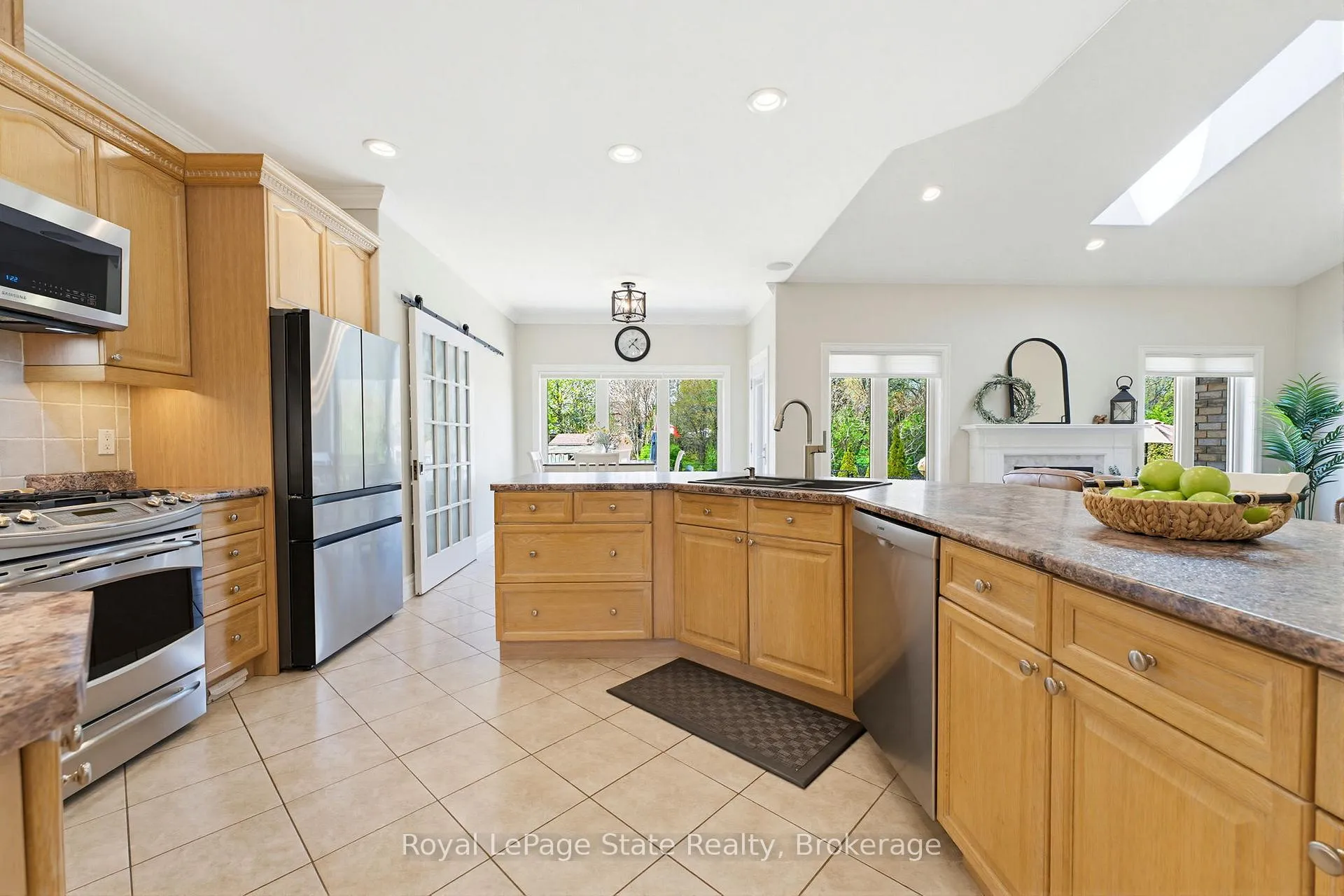Photo 18 of 20 Savona Crescent, Hamilton, Rural Flamborough — HOMEH