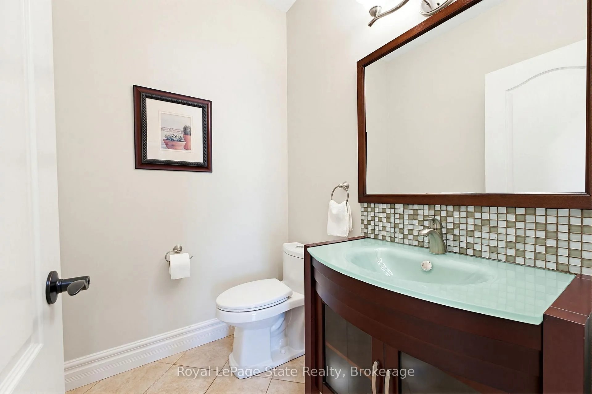 Photo 23 of 20 Savona Crescent, Hamilton, Rural Flamborough — HOMEH