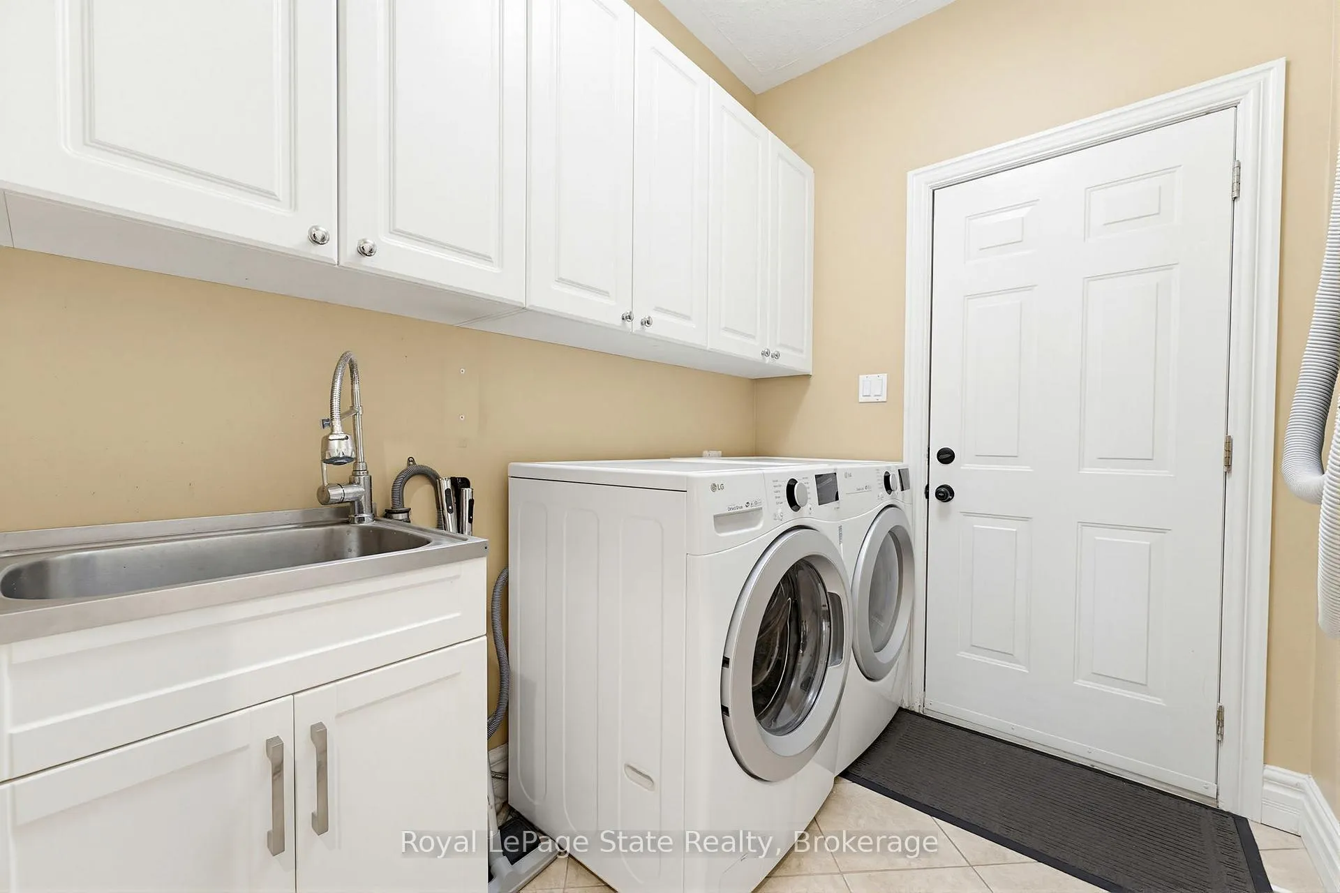 Photo 30 of 20 Savona Crescent, Hamilton, Rural Flamborough — HOMEH