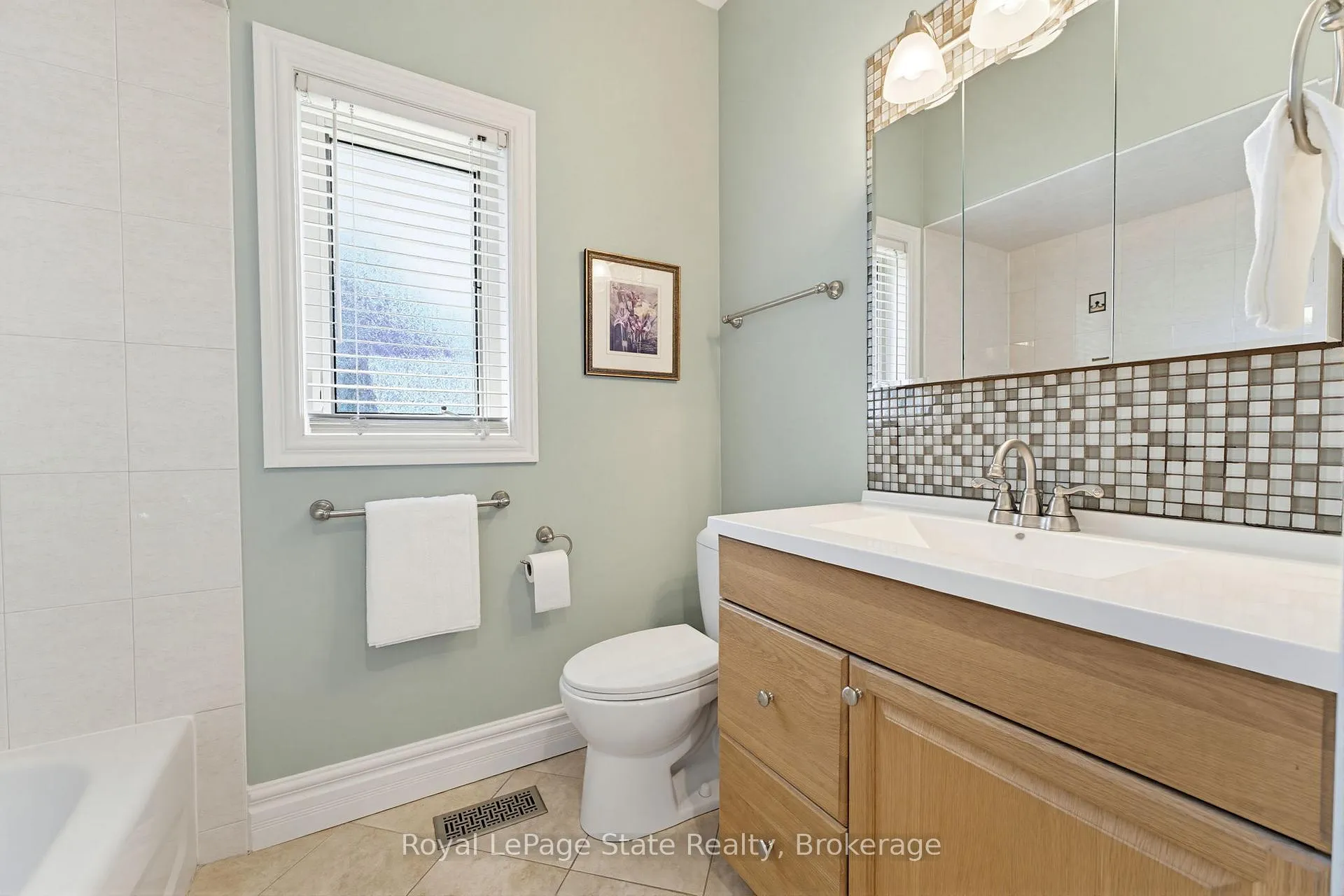 Photo 31 of 20 Savona Crescent, Hamilton, Rural Flamborough — HOMEH