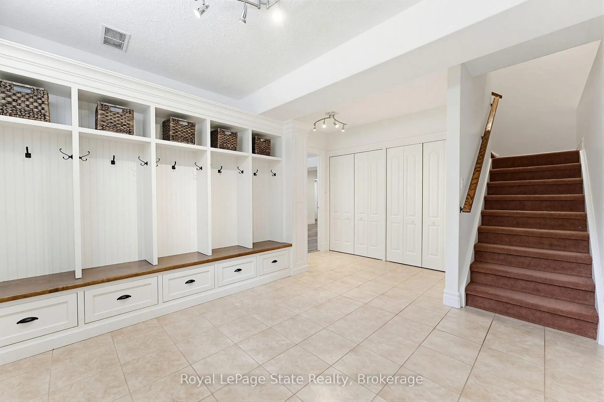 Photo 32 of 20 Savona Crescent, Hamilton, Rural Flamborough — HOMEH