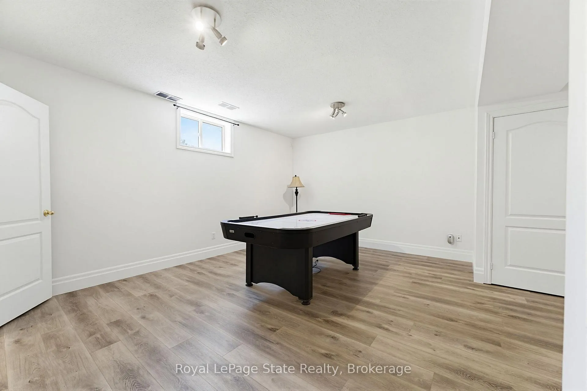 Photo 33 of 20 Savona Crescent, Hamilton, Rural Flamborough — HOMEH