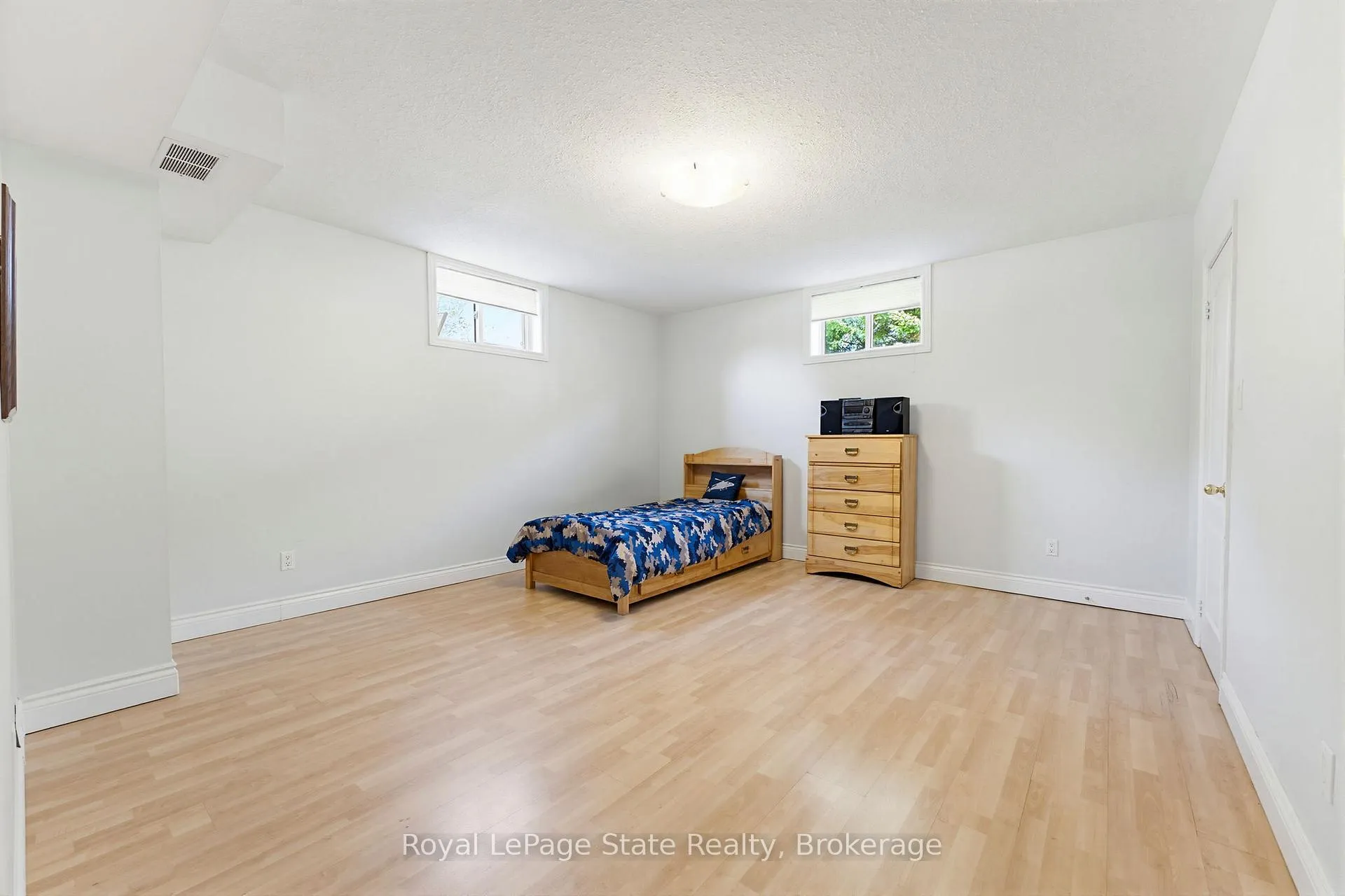 Photo 37 of 20 Savona Crescent, Hamilton, Rural Flamborough — HOMEH