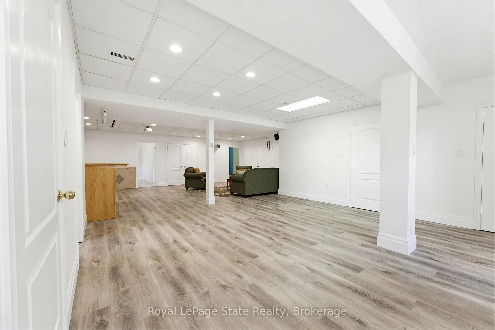 Photo 40 of 20 Savona Crescent, Hamilton, Rural Flamborough — HOMEH