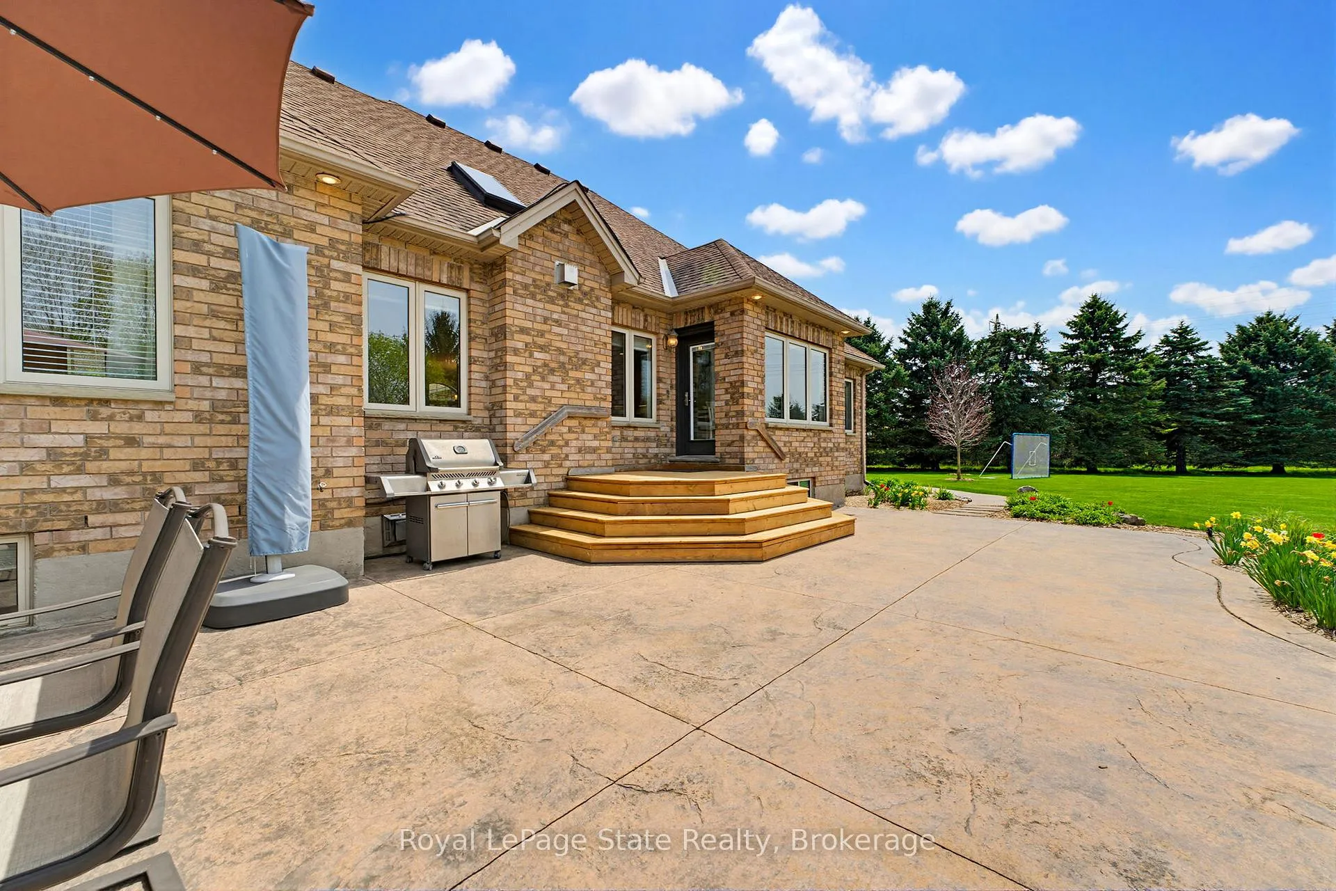 Photo 42 of 20 Savona Crescent, Hamilton, Rural Flamborough — HOMEH