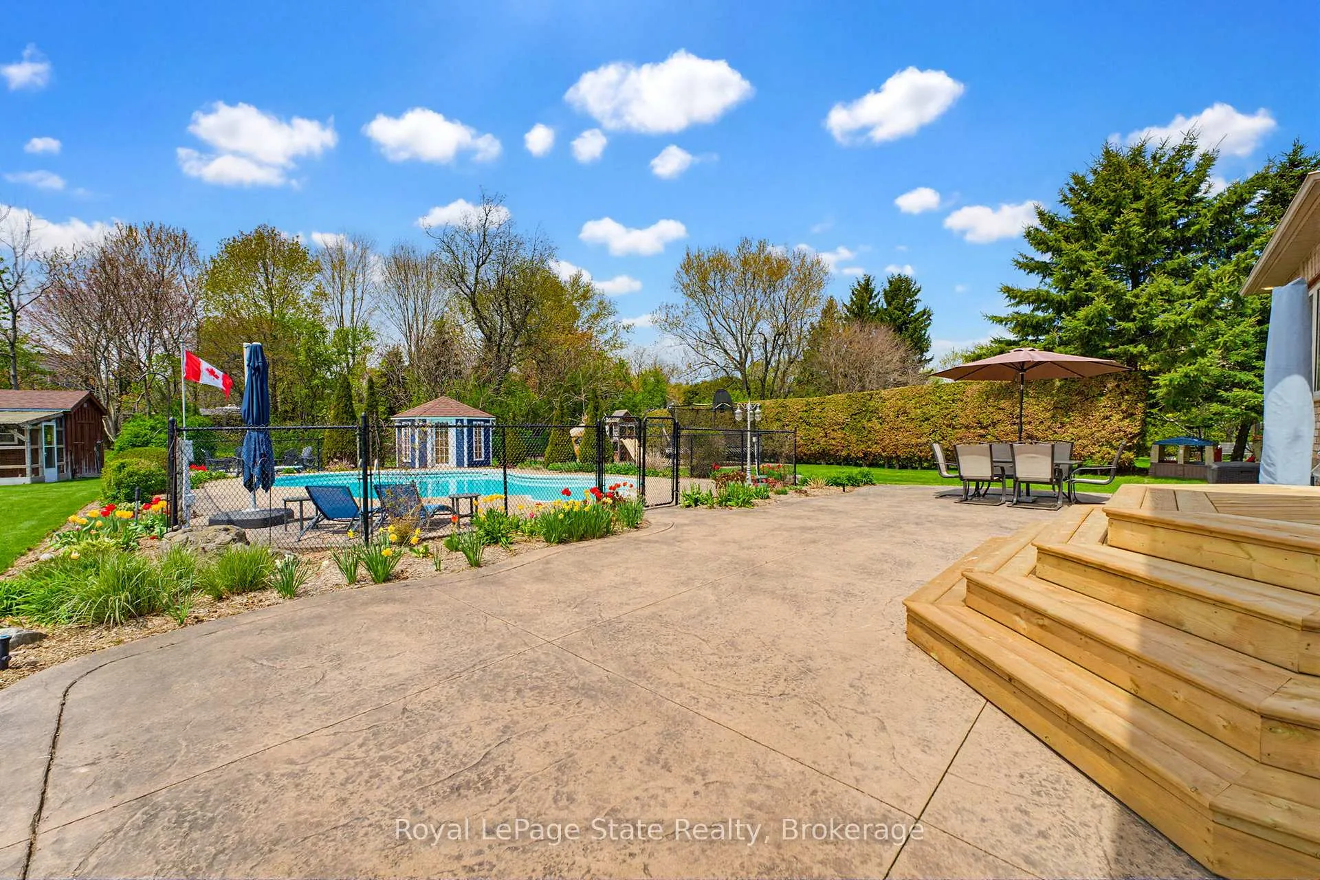 Photo 43 of 20 Savona Crescent, Hamilton, Rural Flamborough — HOMEH