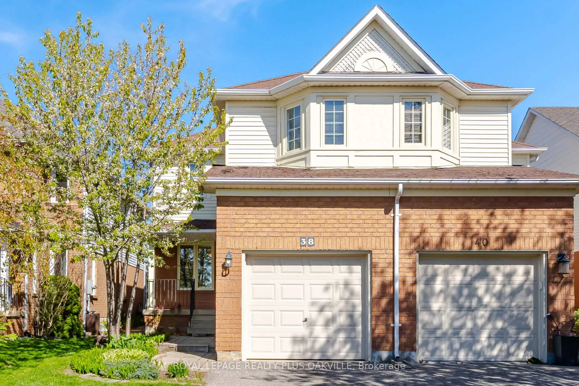 Photo 1 of 38 Houndtrail Drive, Hamilton, Waterdown — HOMEH