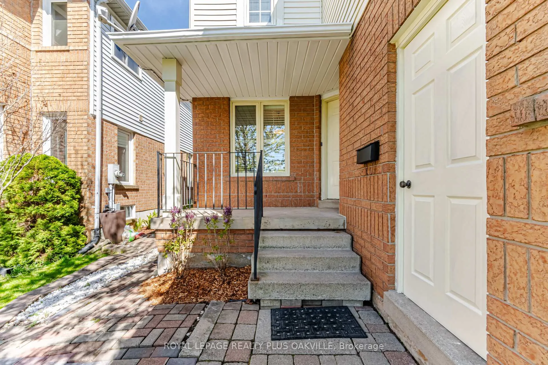 Photo 5 of 38 Houndtrail Drive, Hamilton, Waterdown — HOMEH