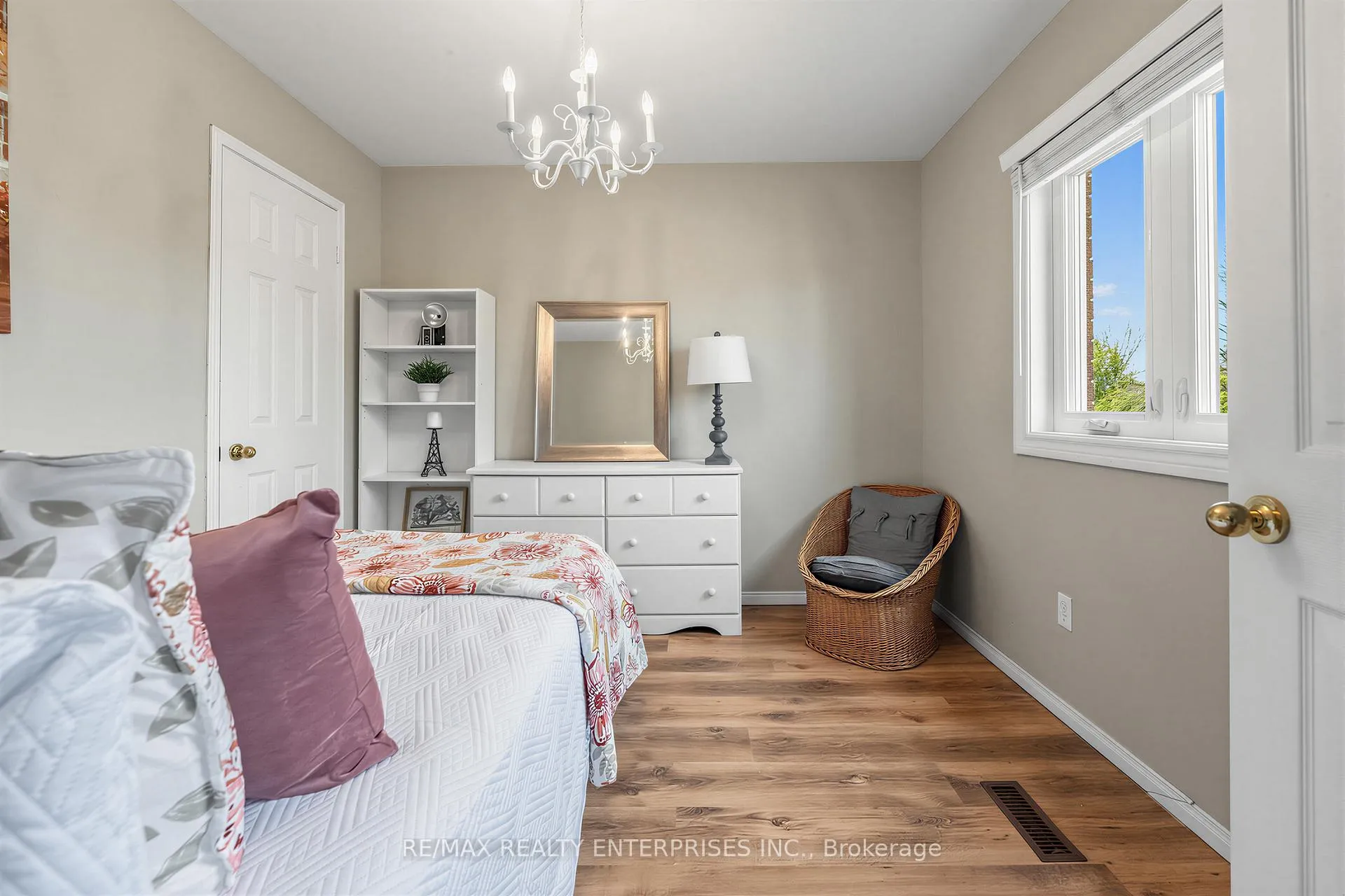 Photo 23 of 41 Killaloe Crescent, Halton Hills, Georgetown — HOMEH