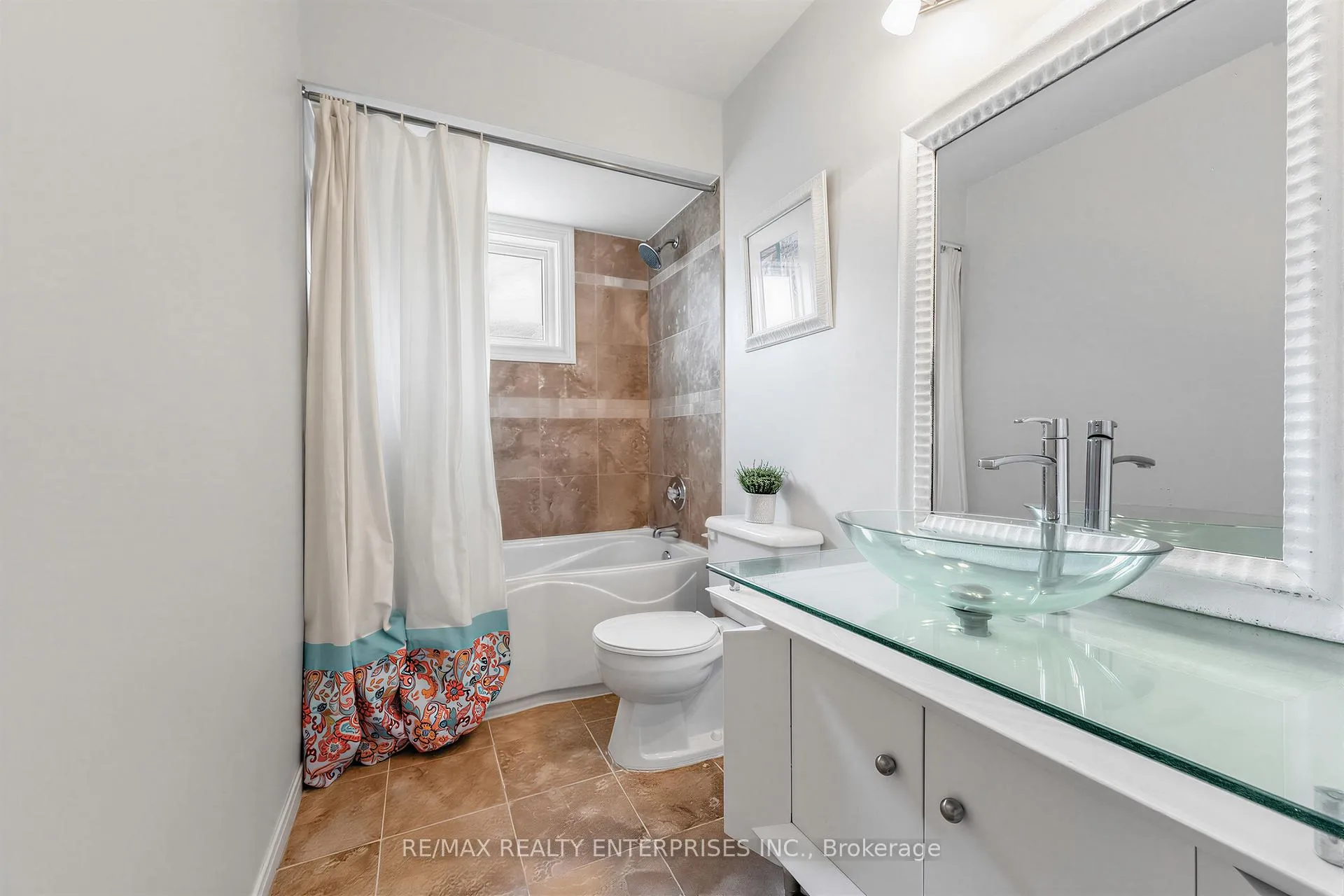 Photo 26 of 41 Killaloe Crescent, Halton Hills, Georgetown — HOMEH