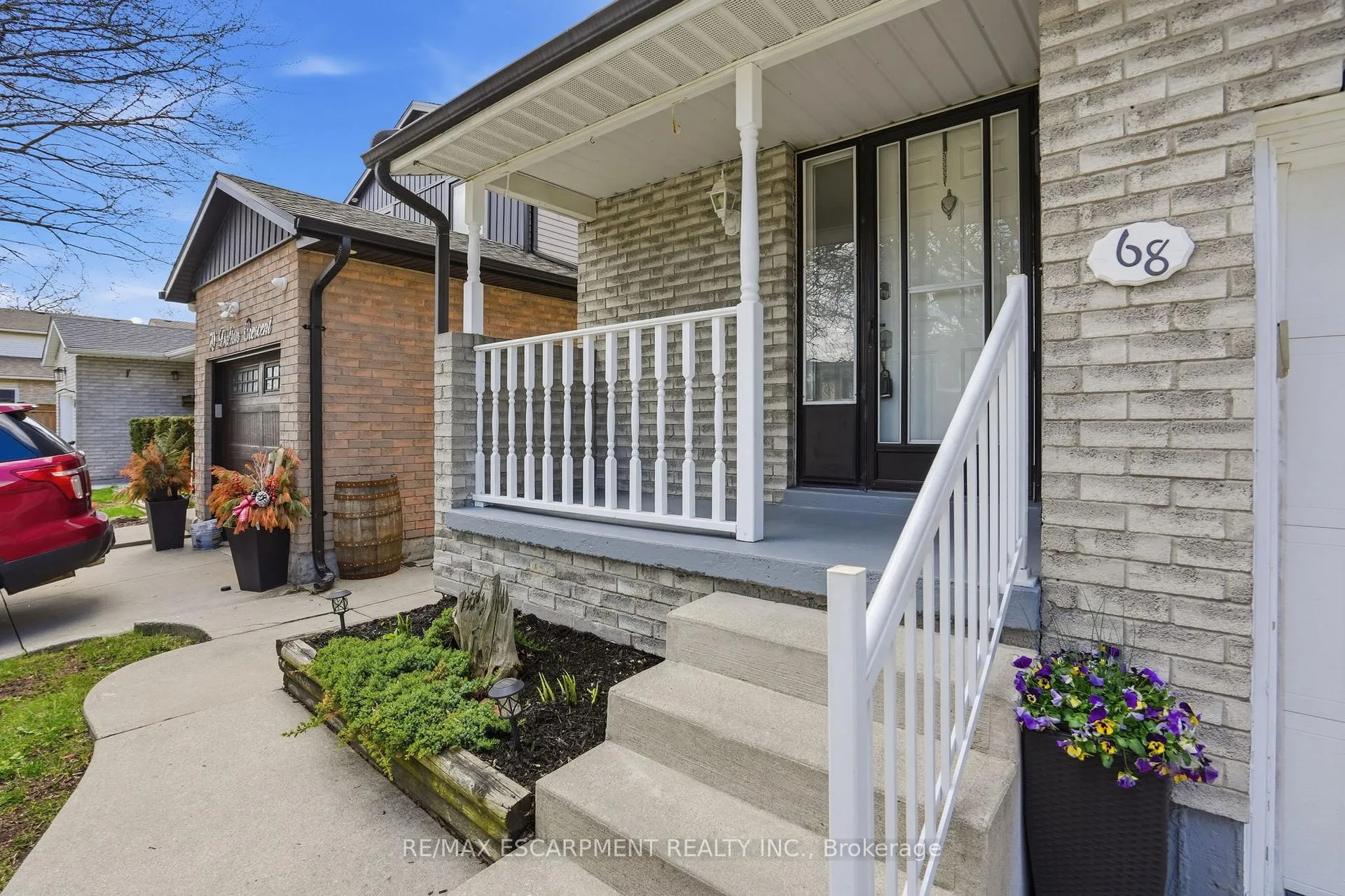 Photo 5 of 68 Dalton Crescent, Hamilton, Stoney Creek Mountain — HOMEH