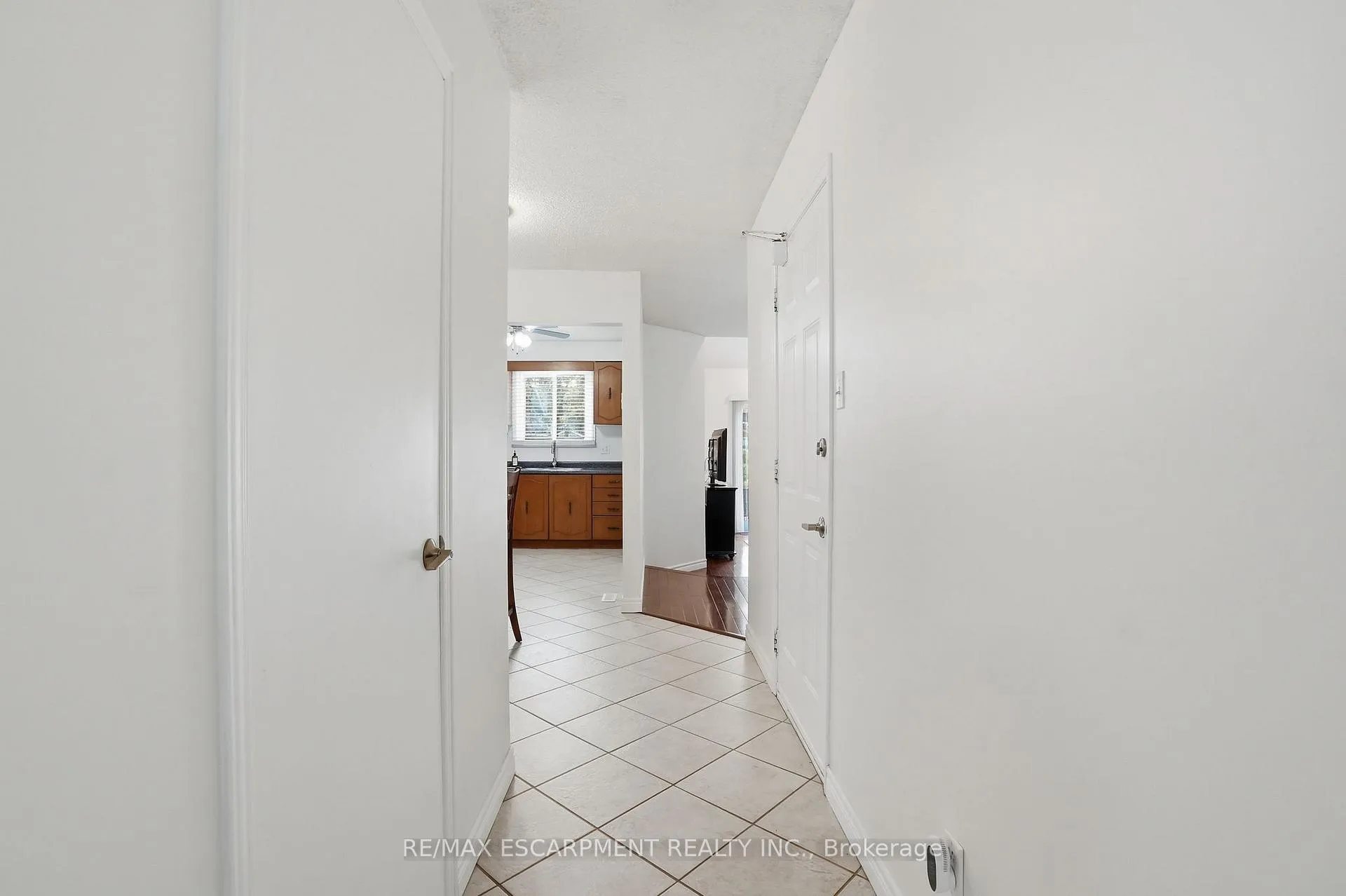 Photo 7 of 68 Dalton Crescent, Hamilton, Stoney Creek Mountain — HOMEH