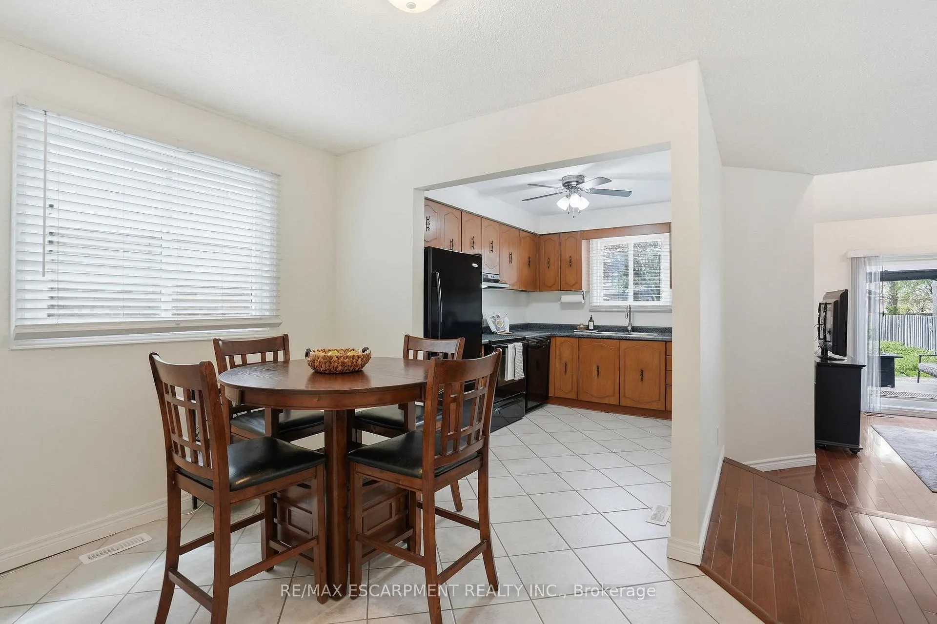 Photo 9 of 68 Dalton Crescent, Hamilton, Stoney Creek Mountain — HOMEH