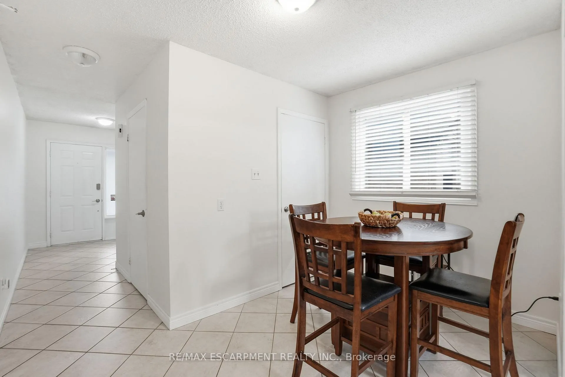 Photo 10 of 68 Dalton Crescent, Hamilton, Stoney Creek Mountain — HOMEH