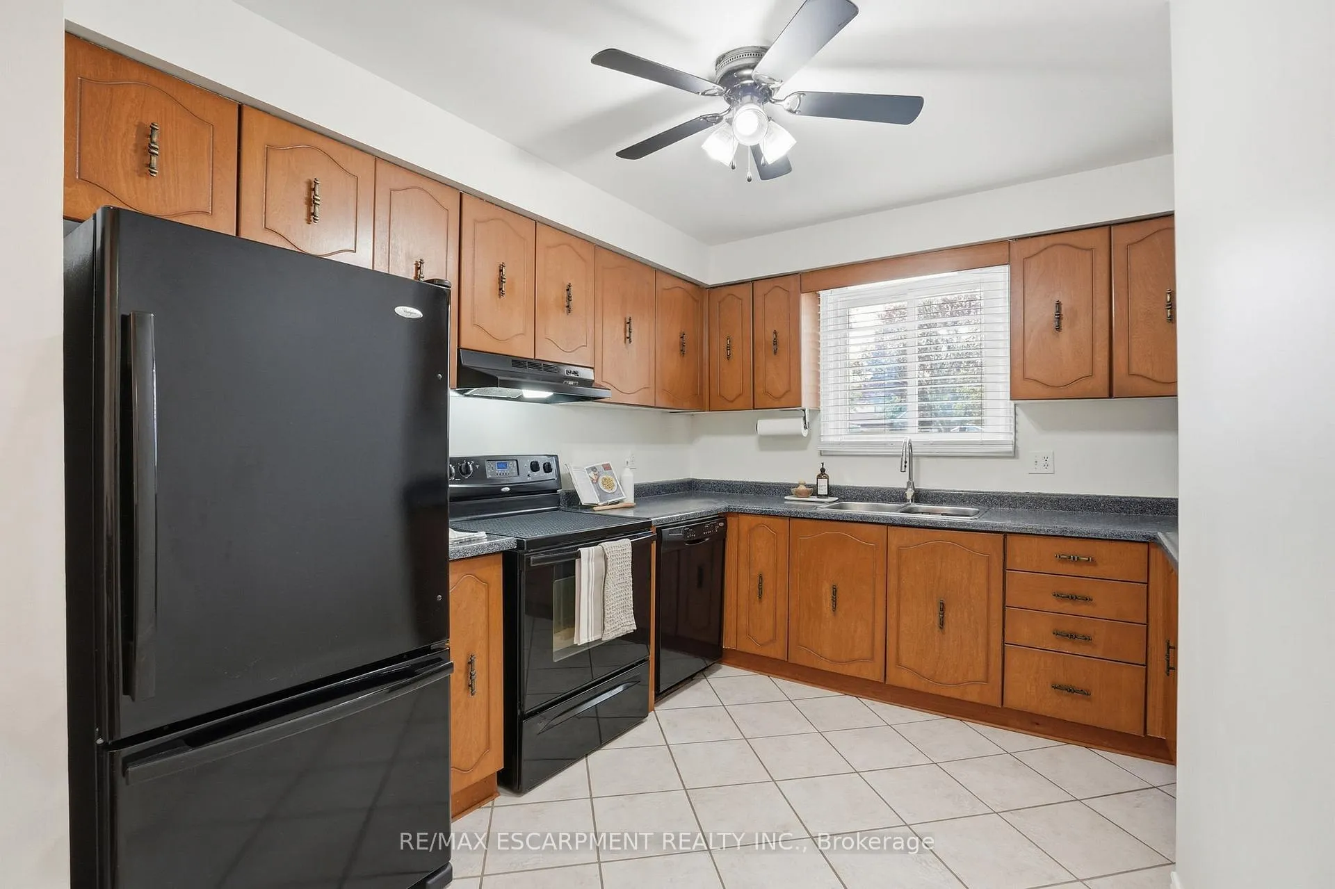 Photo 11 of 68 Dalton Crescent, Hamilton, Stoney Creek Mountain — HOMEH