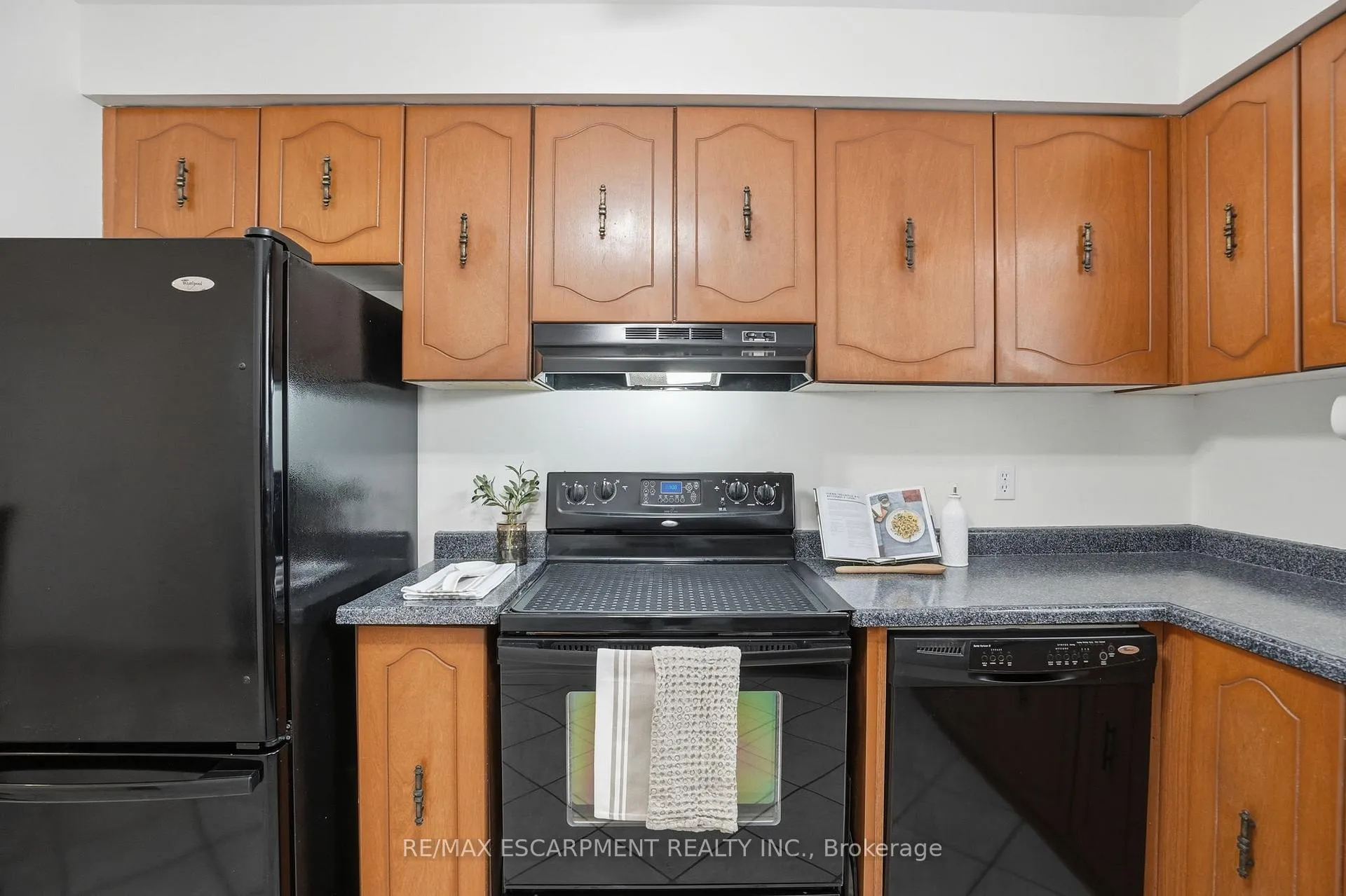 Photo 13 of 68 Dalton Crescent, Hamilton, Stoney Creek Mountain — HOMEH
