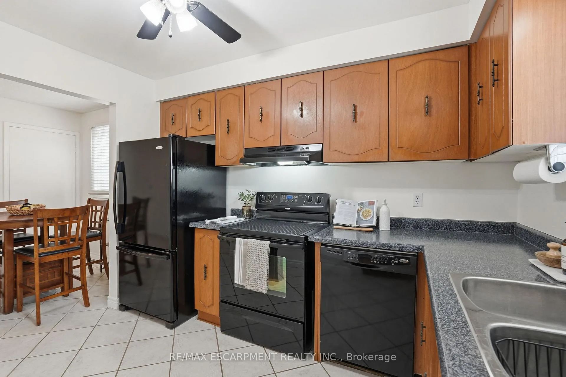 Photo 14 of 68 Dalton Crescent, Hamilton, Stoney Creek Mountain — HOMEH