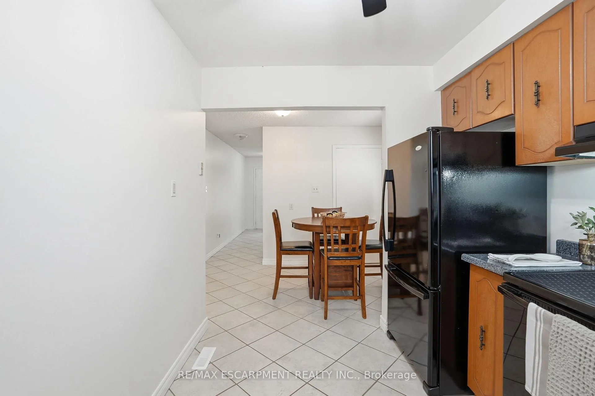 Photo 15 of 68 Dalton Crescent, Hamilton, Stoney Creek Mountain — HOMEH