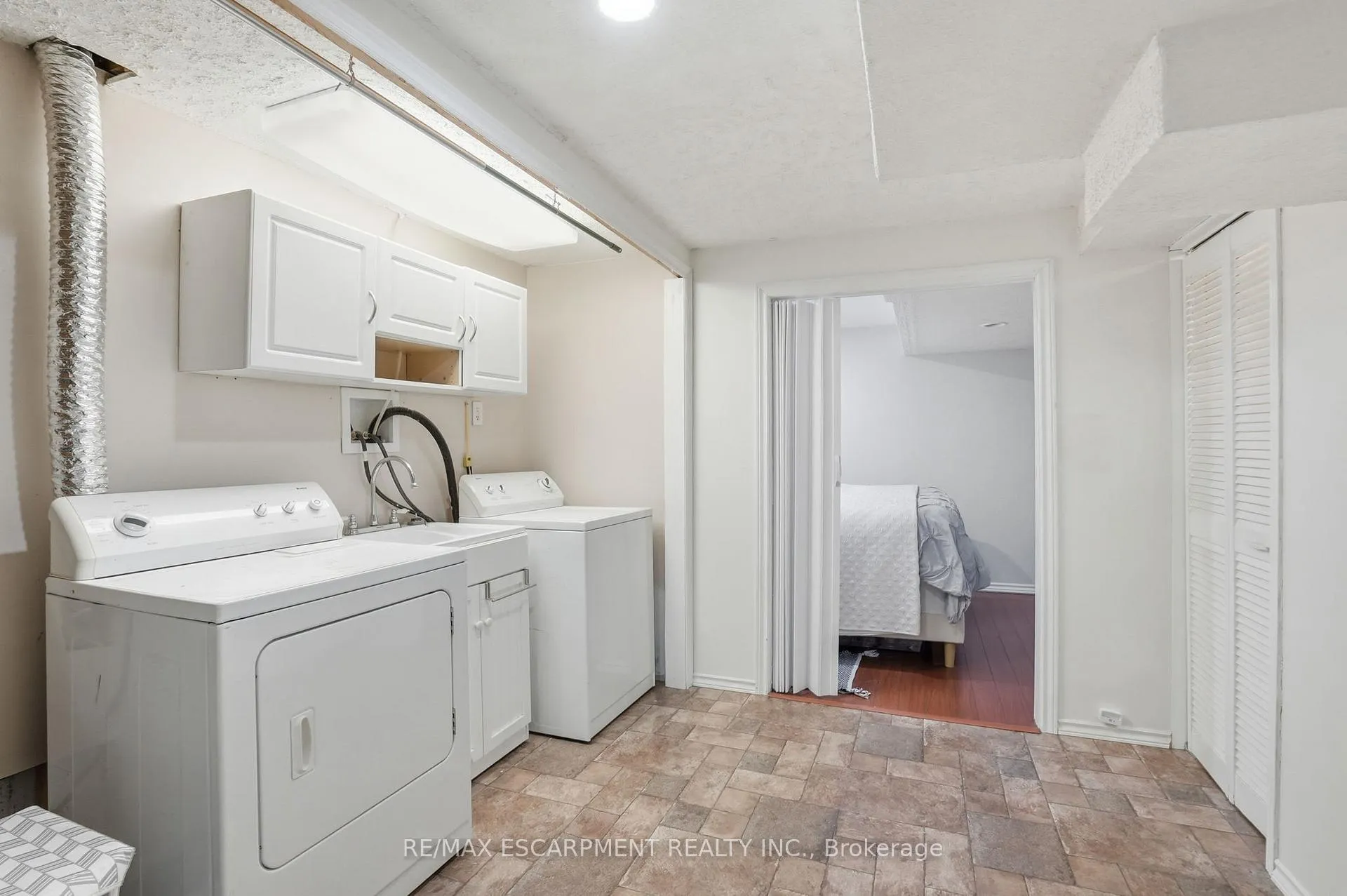 Photo 33 of 68 Dalton Crescent, Hamilton, Stoney Creek Mountain — HOMEH
